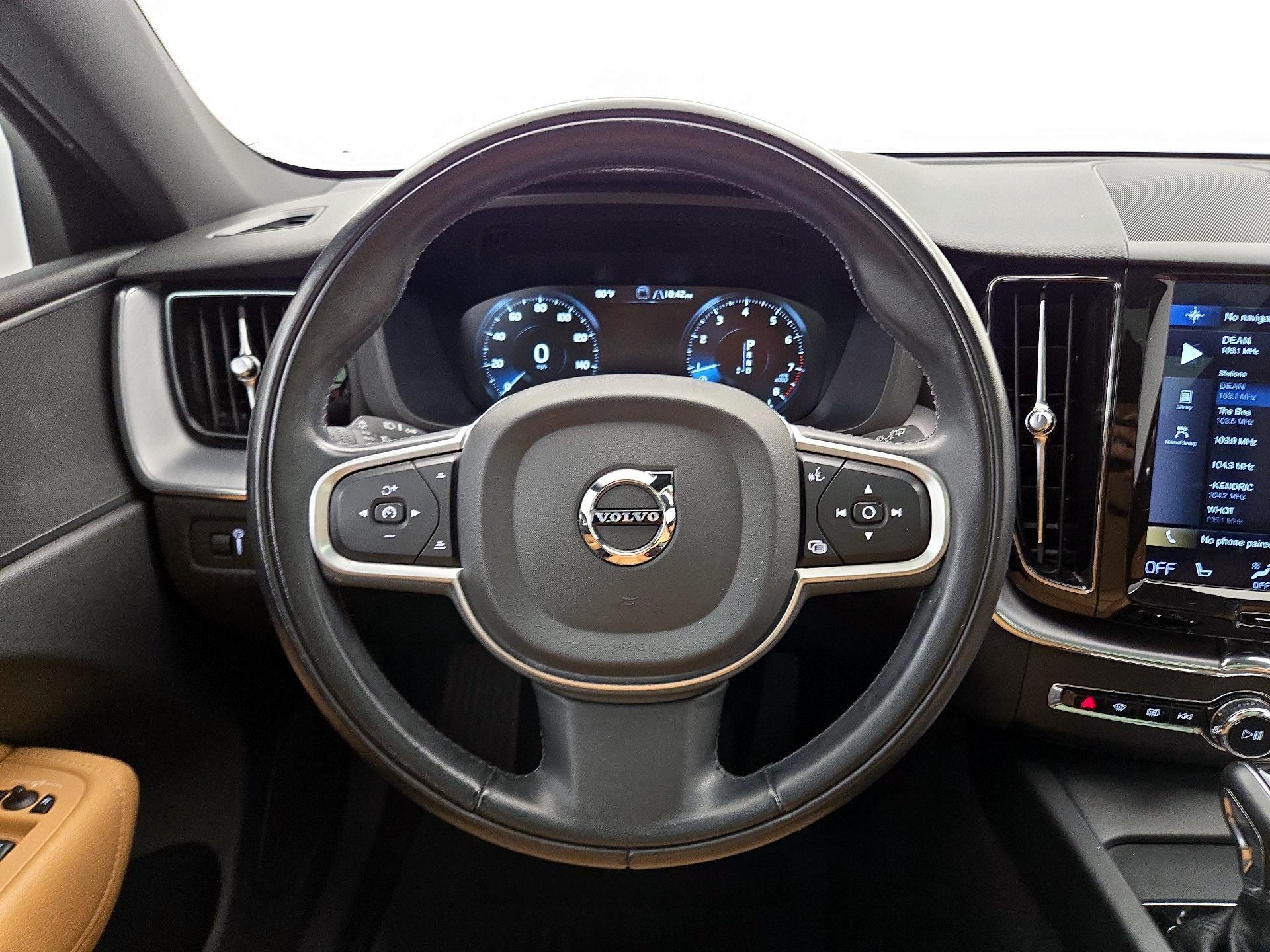 Thumbnail: 2020 Volvo XC60 - 10