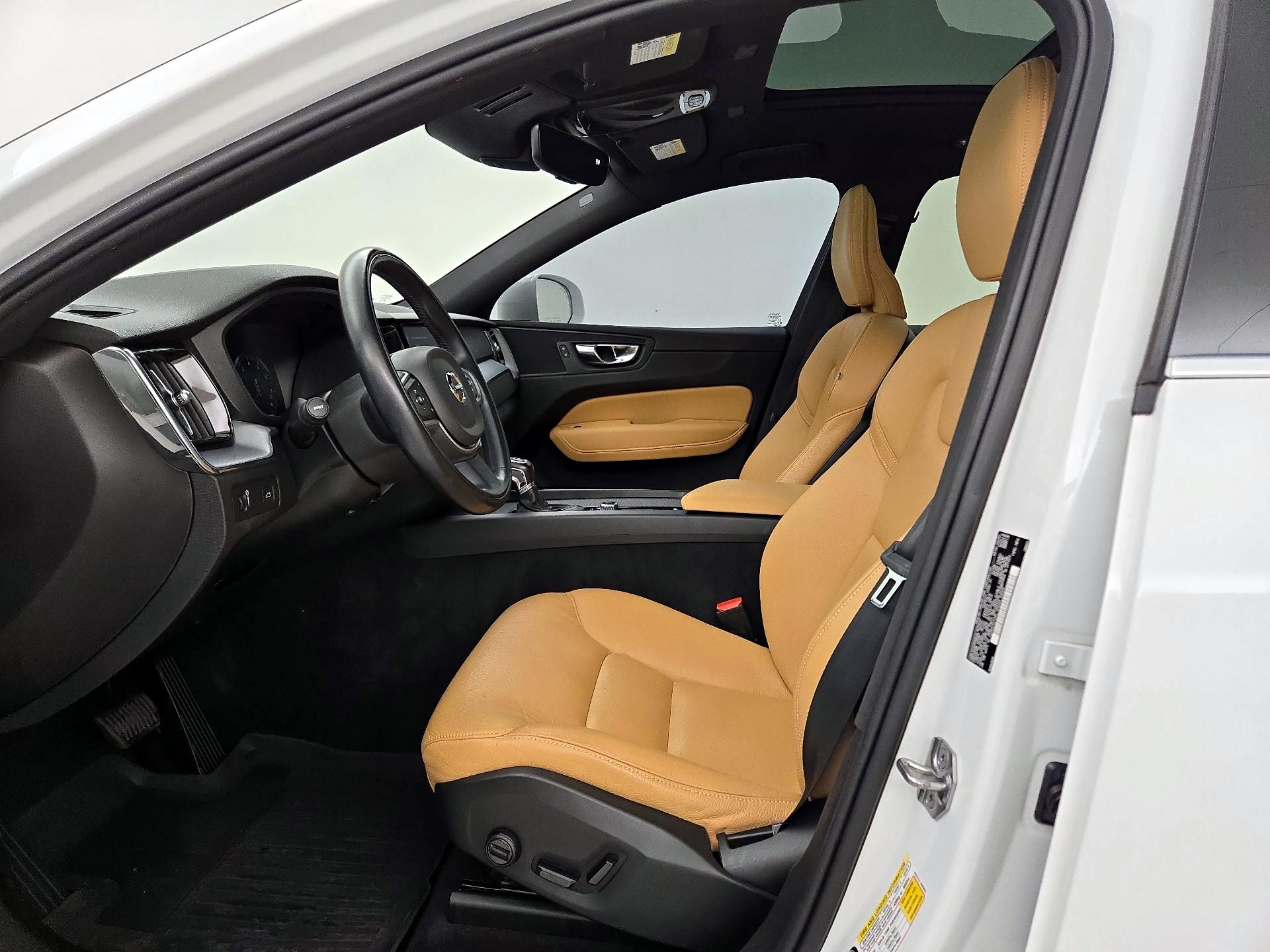 Thumbnail: 2020 Volvo XC60 - 11