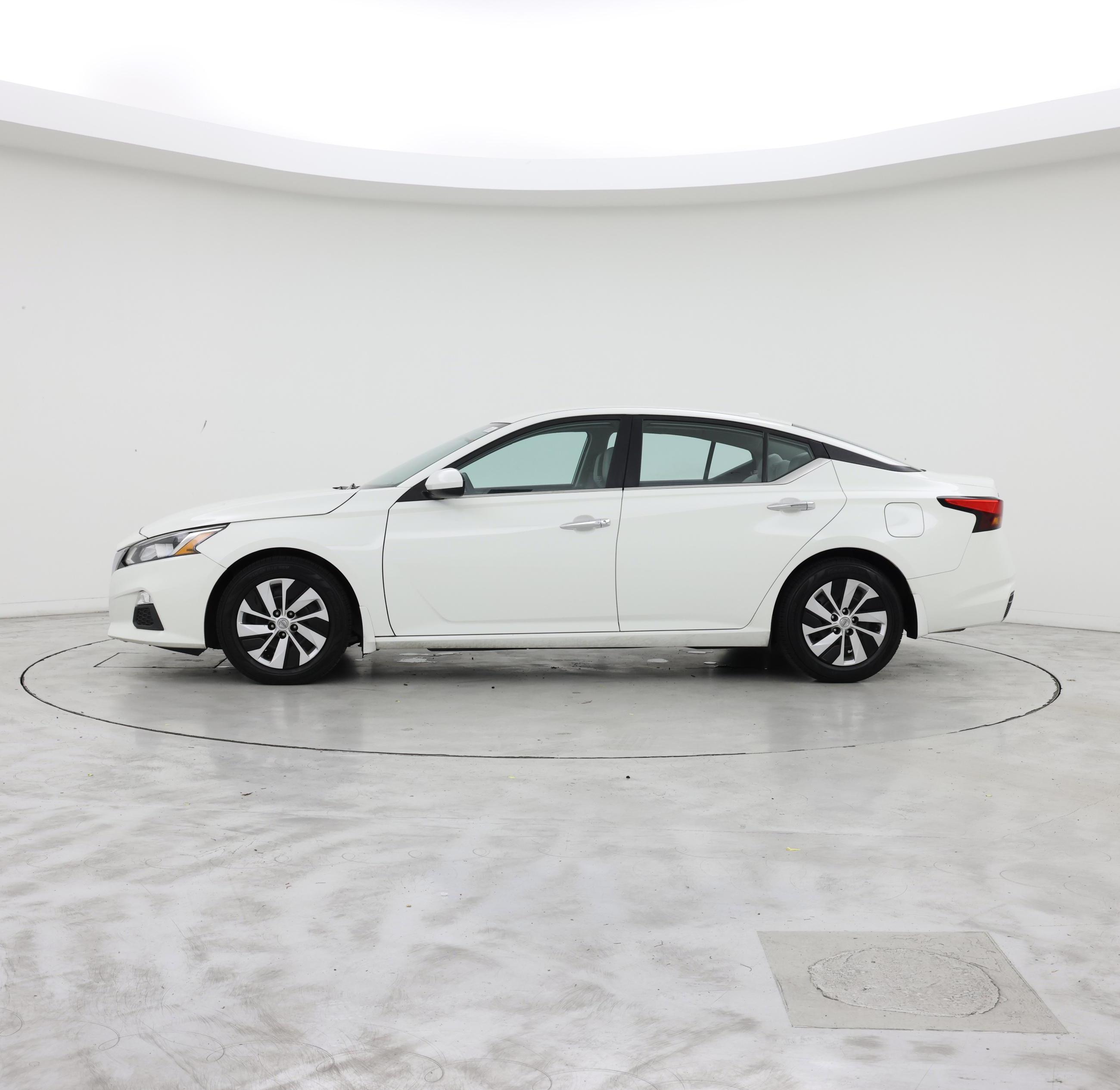 Thumbnail: 2020 Nissan Altima - 3
