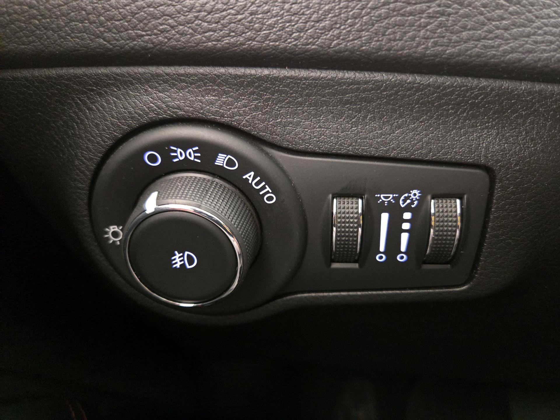 Thumbnail: 2018 Jeep Compass - 13