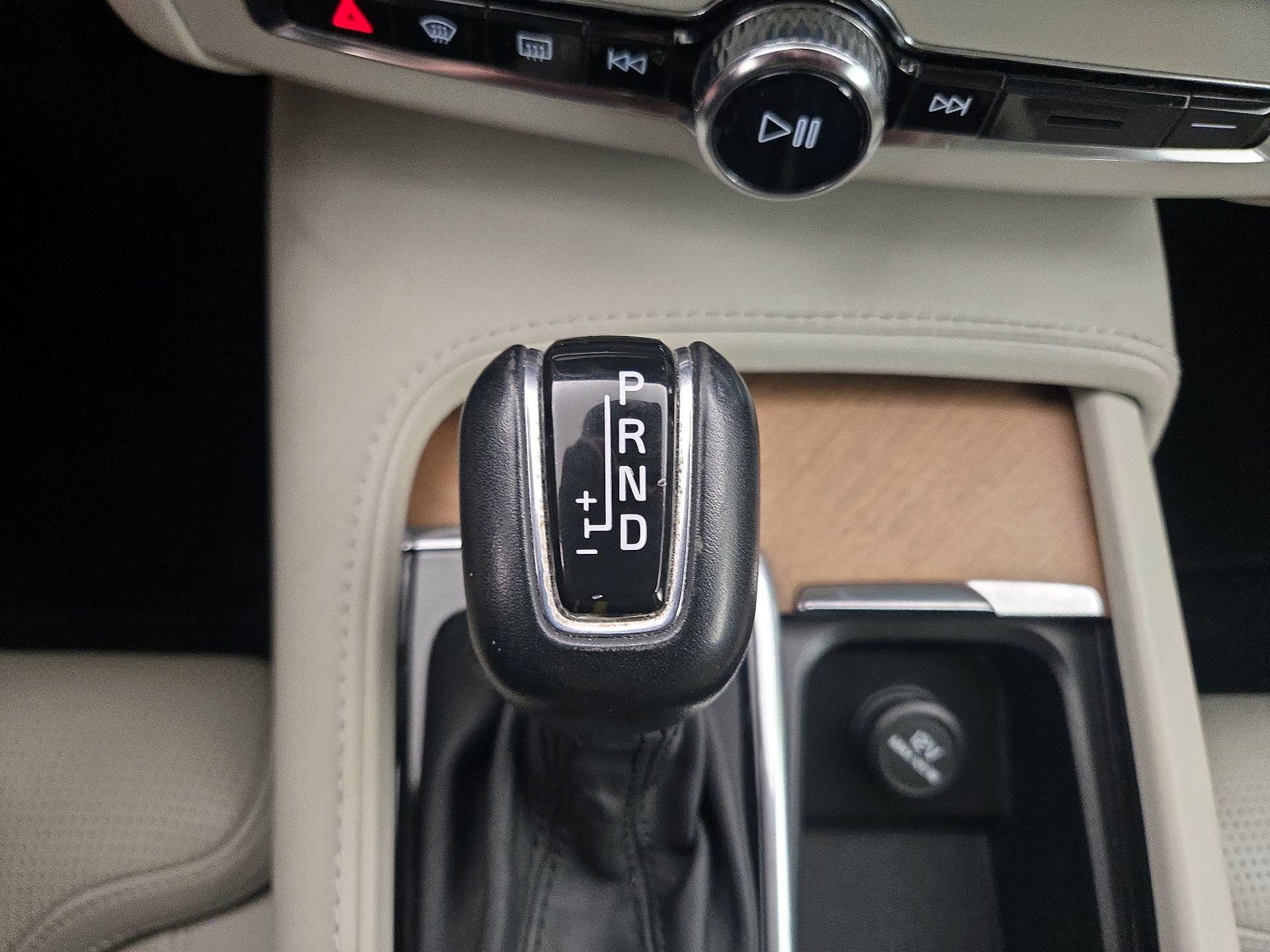 Thumbnail: 2018 Volvo S90 - 18