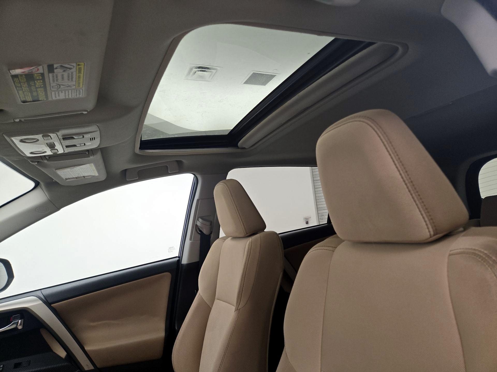 Thumbnail: 2015 Toyota RAV4 - 19