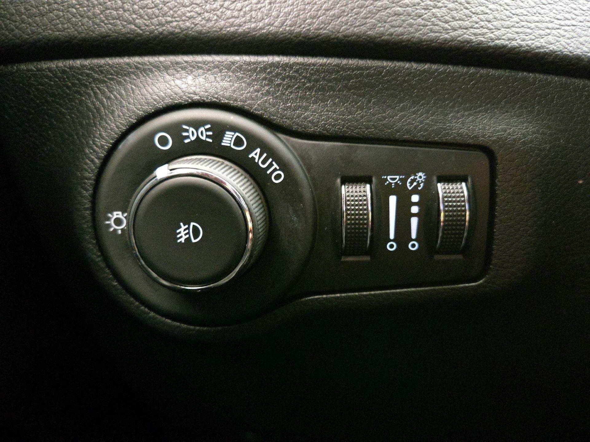 Thumbnail: 2021 Jeep Compass - 13