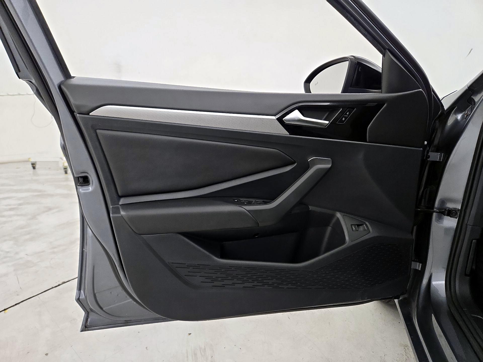 Thumbnail: 2019 Volkswagen Jetta - 12