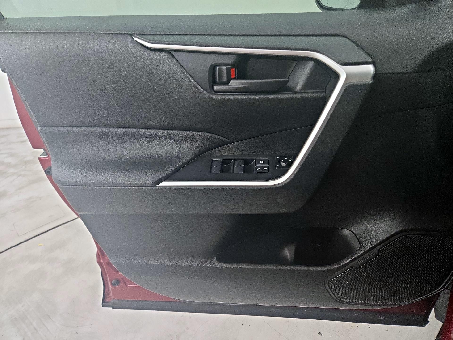 Thumbnail: 2021 Toyota RAV4 - 12
