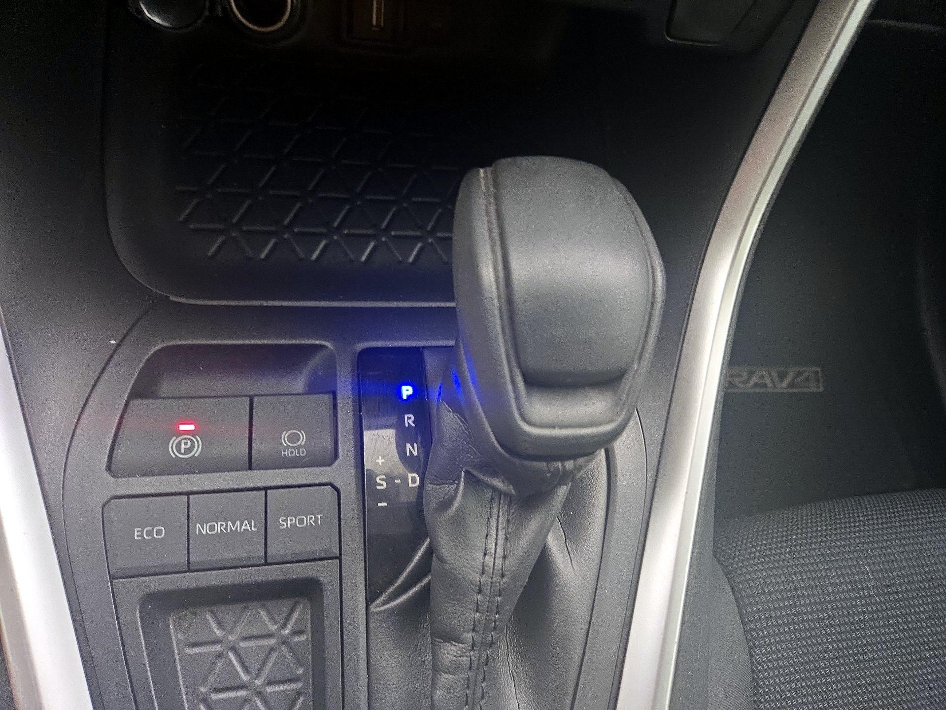 Thumbnail: 2021 Toyota RAV4 - 17