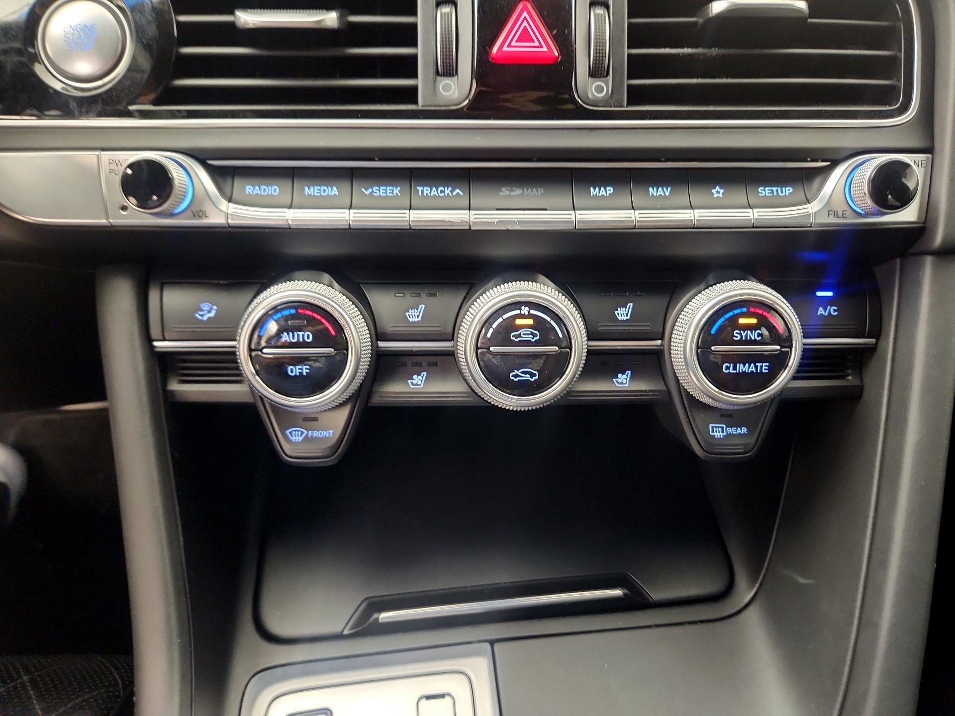 Thumbnail: 2019 Genesis G70 - 16