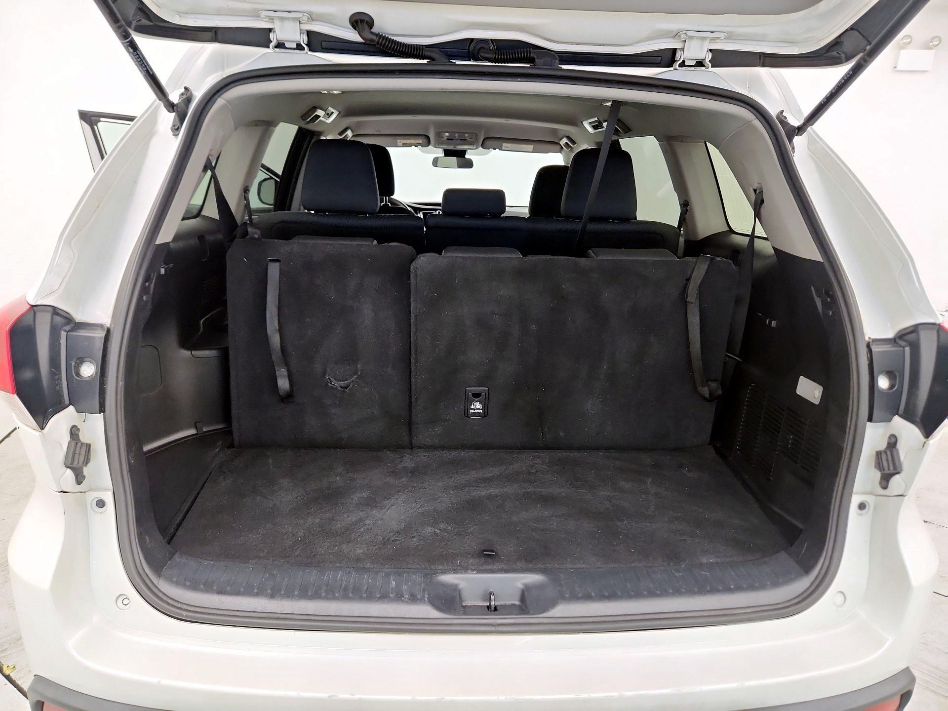 Thumbnail: 2019 Toyota Highlander - 20