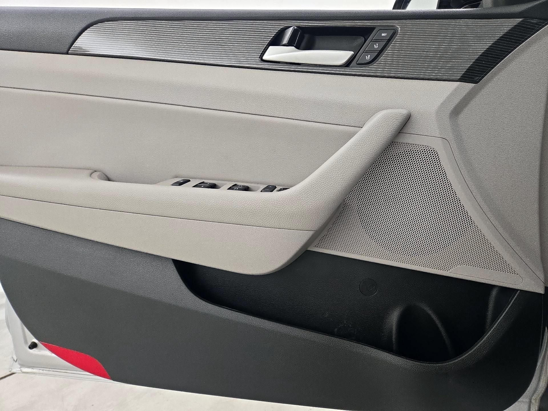 Thumbnail: 2019 Hyundai Sonata - 12