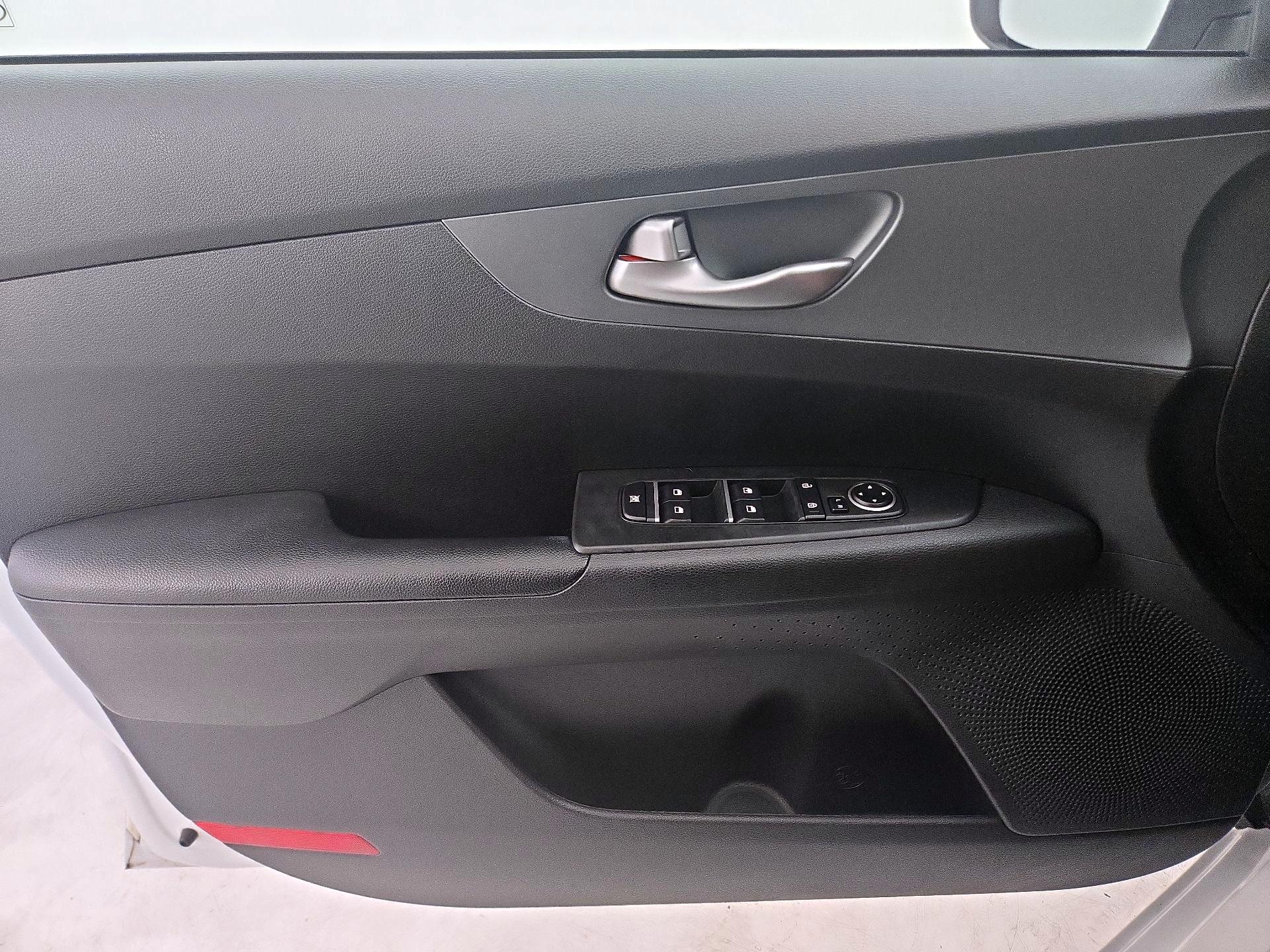 Thumbnail: 2021 Kia Forte - 12