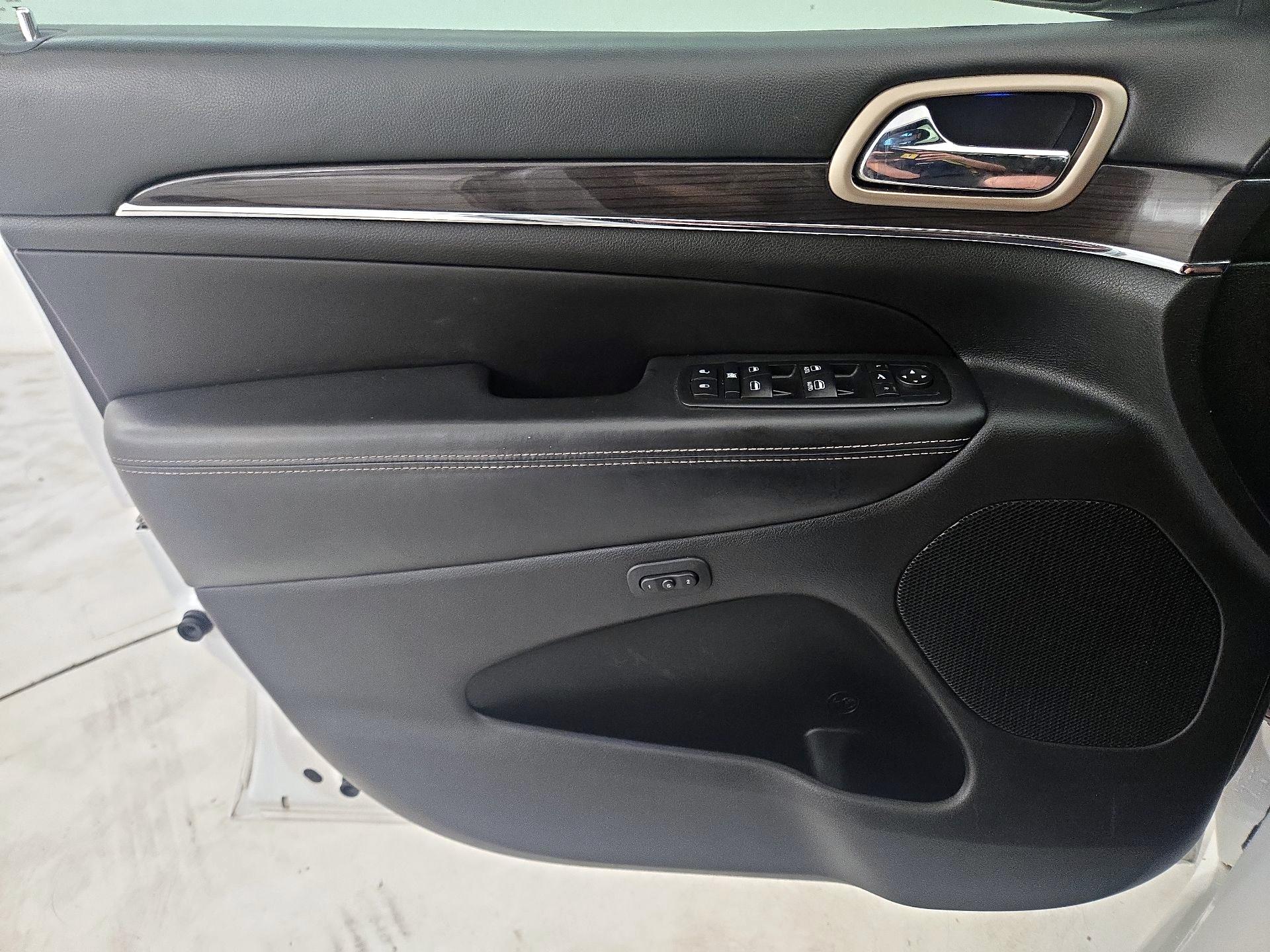 Thumbnail: 2016 Jeep Grand Cherokee - 12