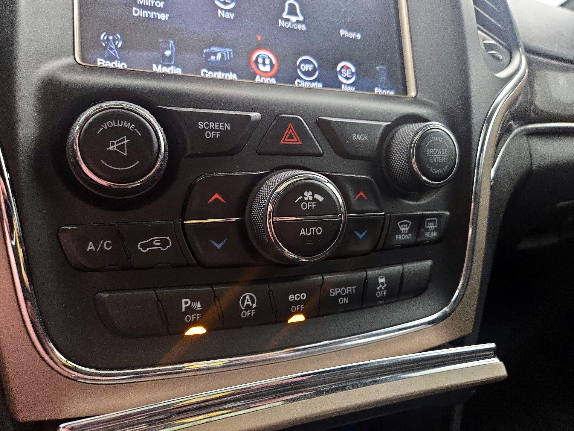 Thumbnail: 2016 Jeep Grand Cherokee - 17