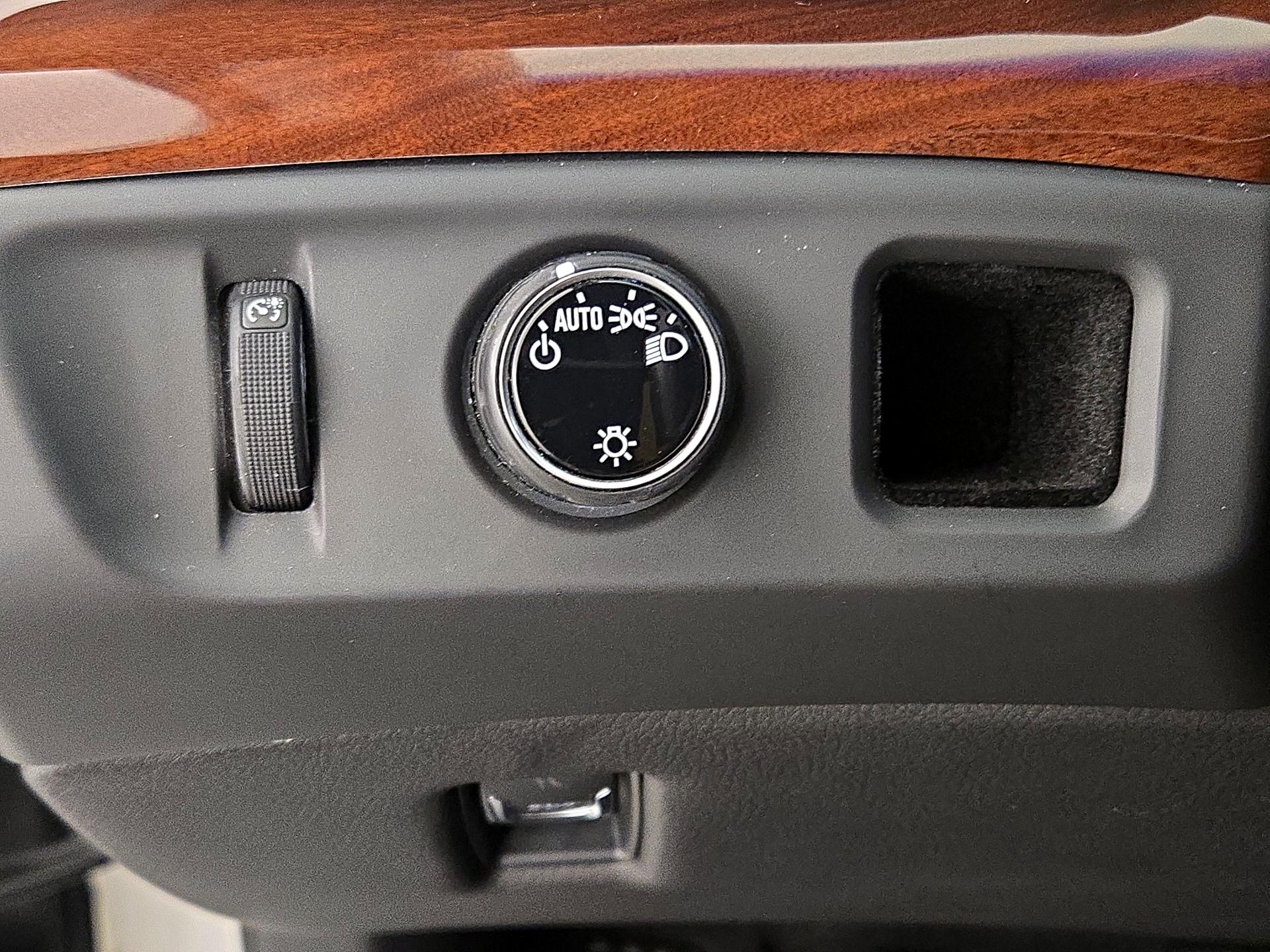 Thumbnail: 2015 Cadillac Escalade - 13