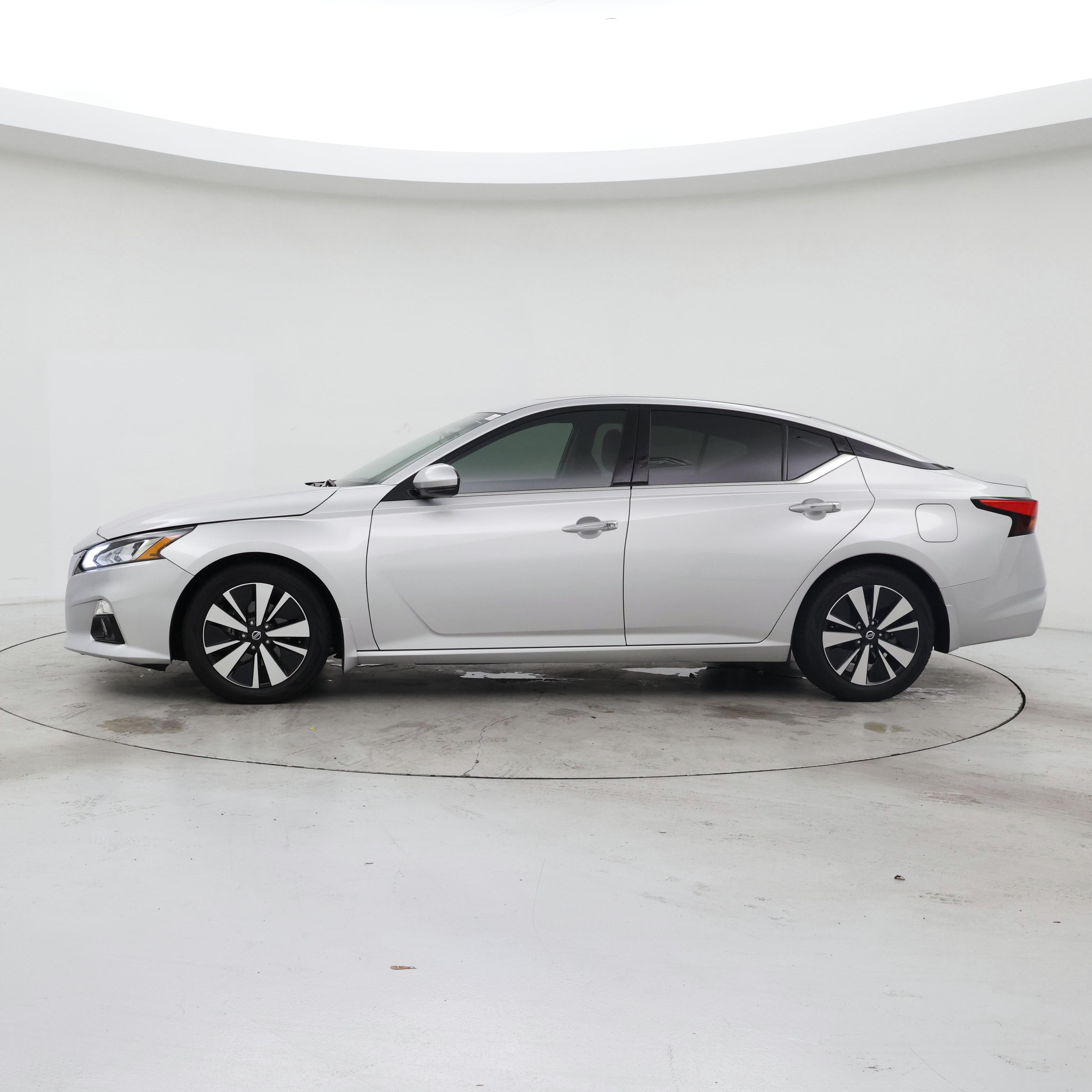 Thumbnail: 2019 Nissan Altima - 3