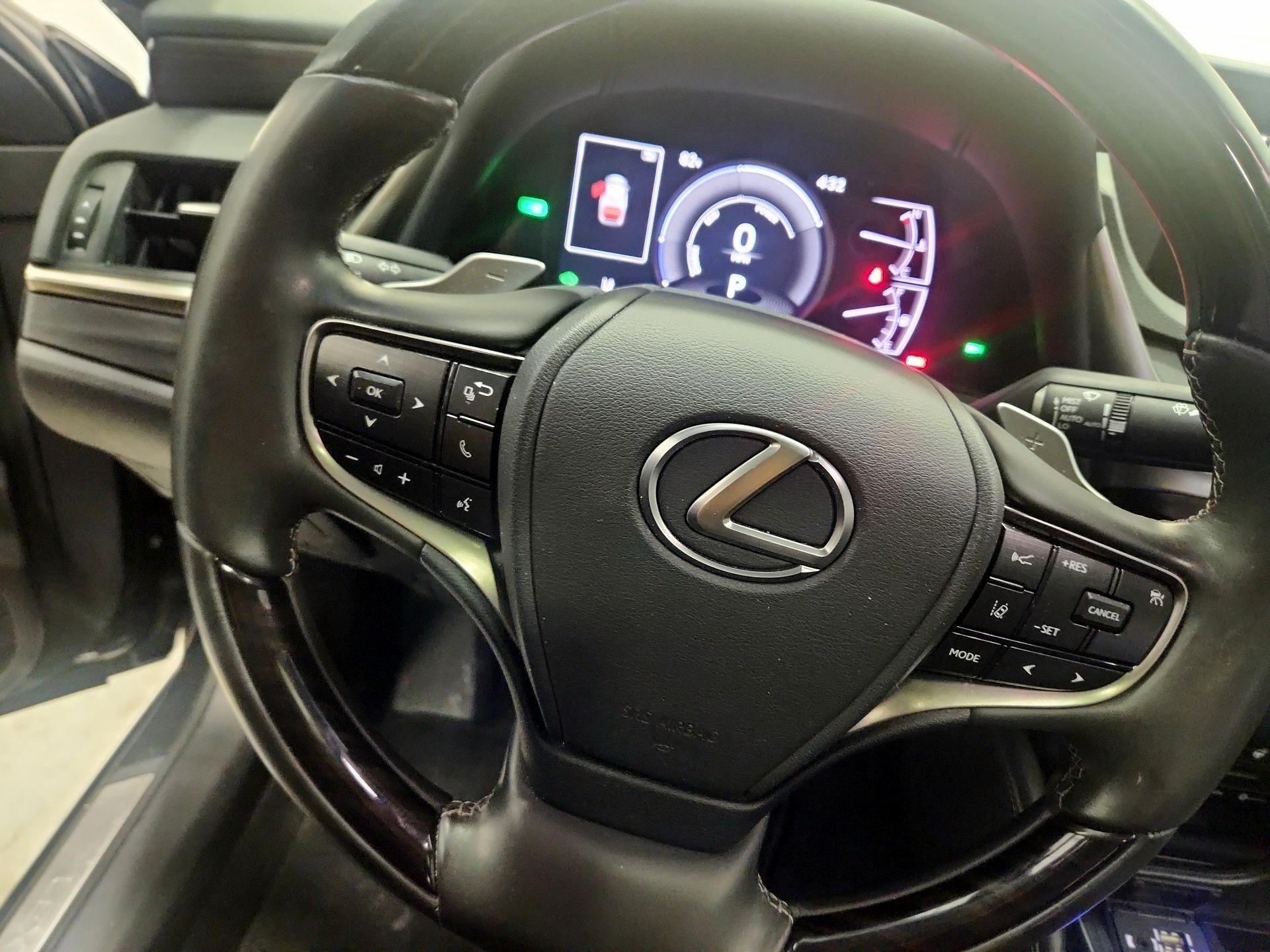 Thumbnail: 2021 Lexus ES - 10