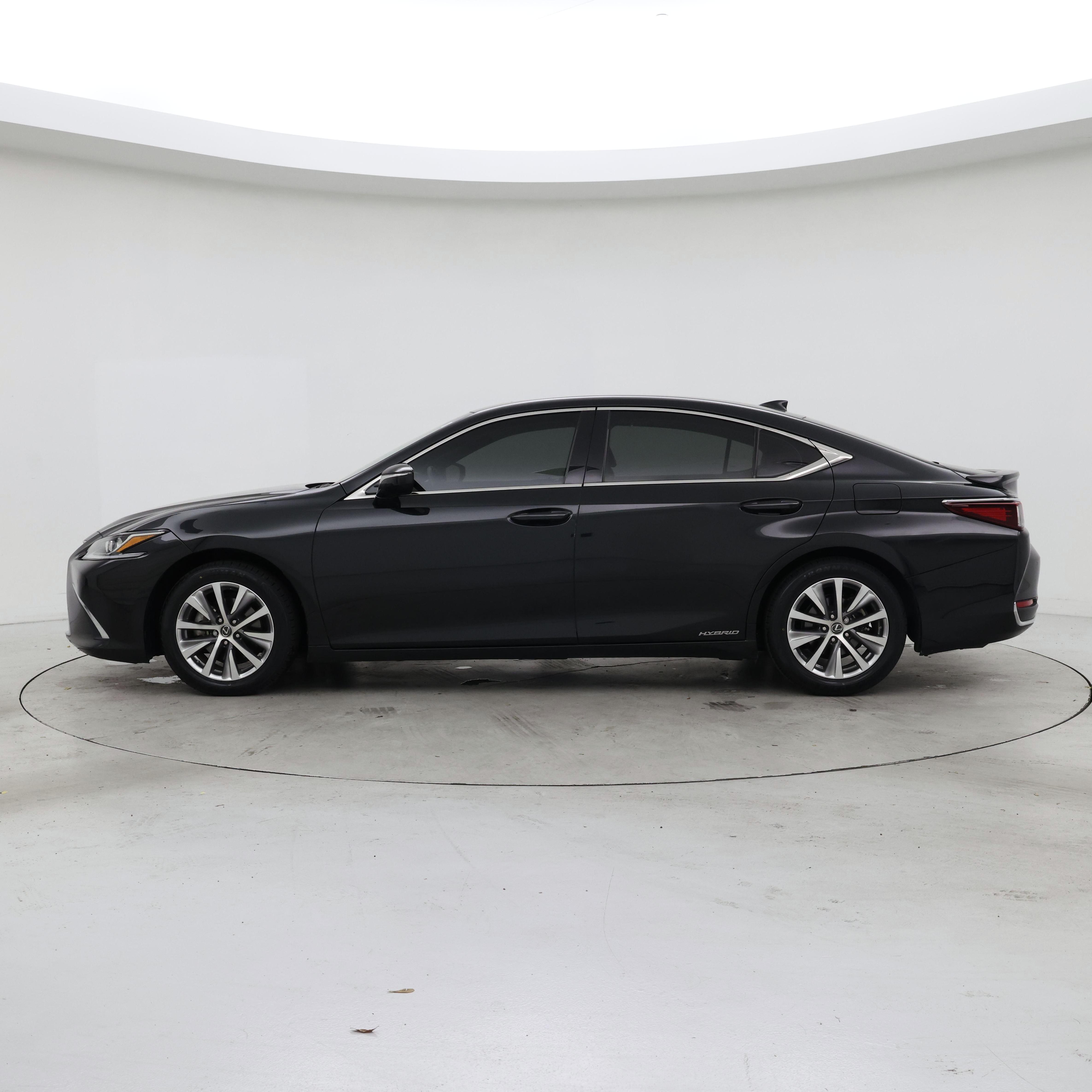 Thumbnail: 2021 Lexus ES - 3