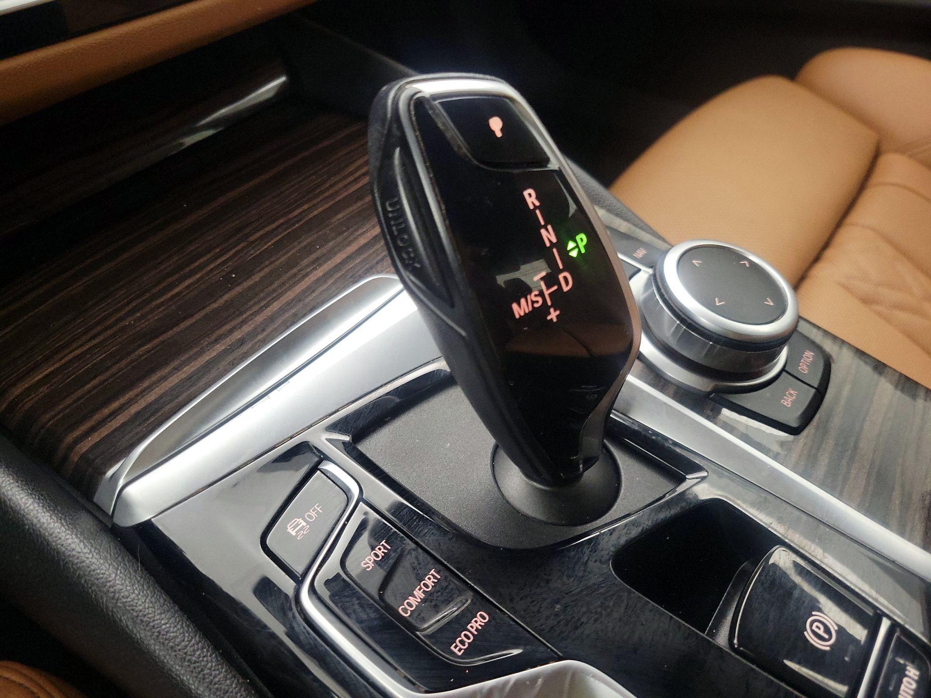 Thumbnail: 2022 BMW 5 Series - 18