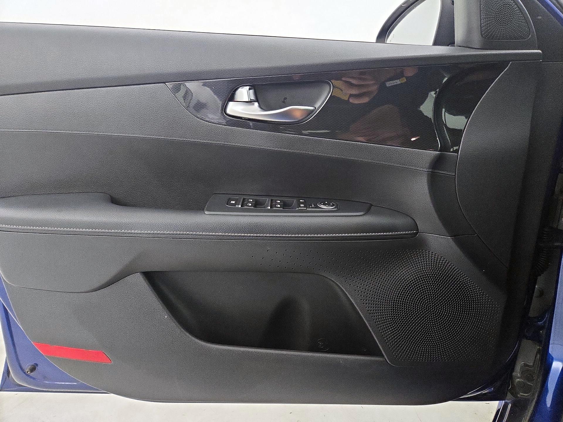 Thumbnail: 2021 Kia Forte - 12