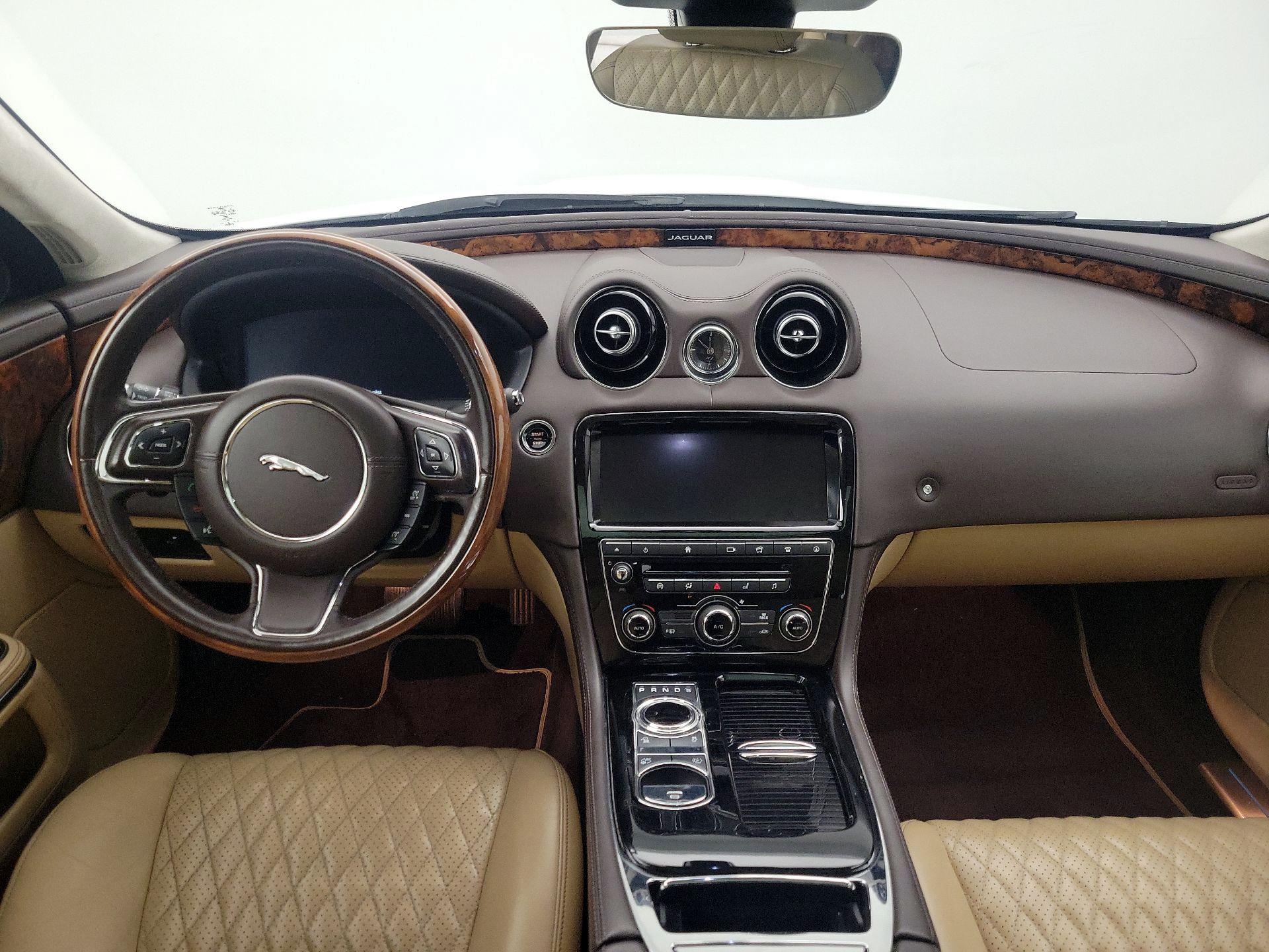 Thumbnail: 2019 Jaguar XJ - 9