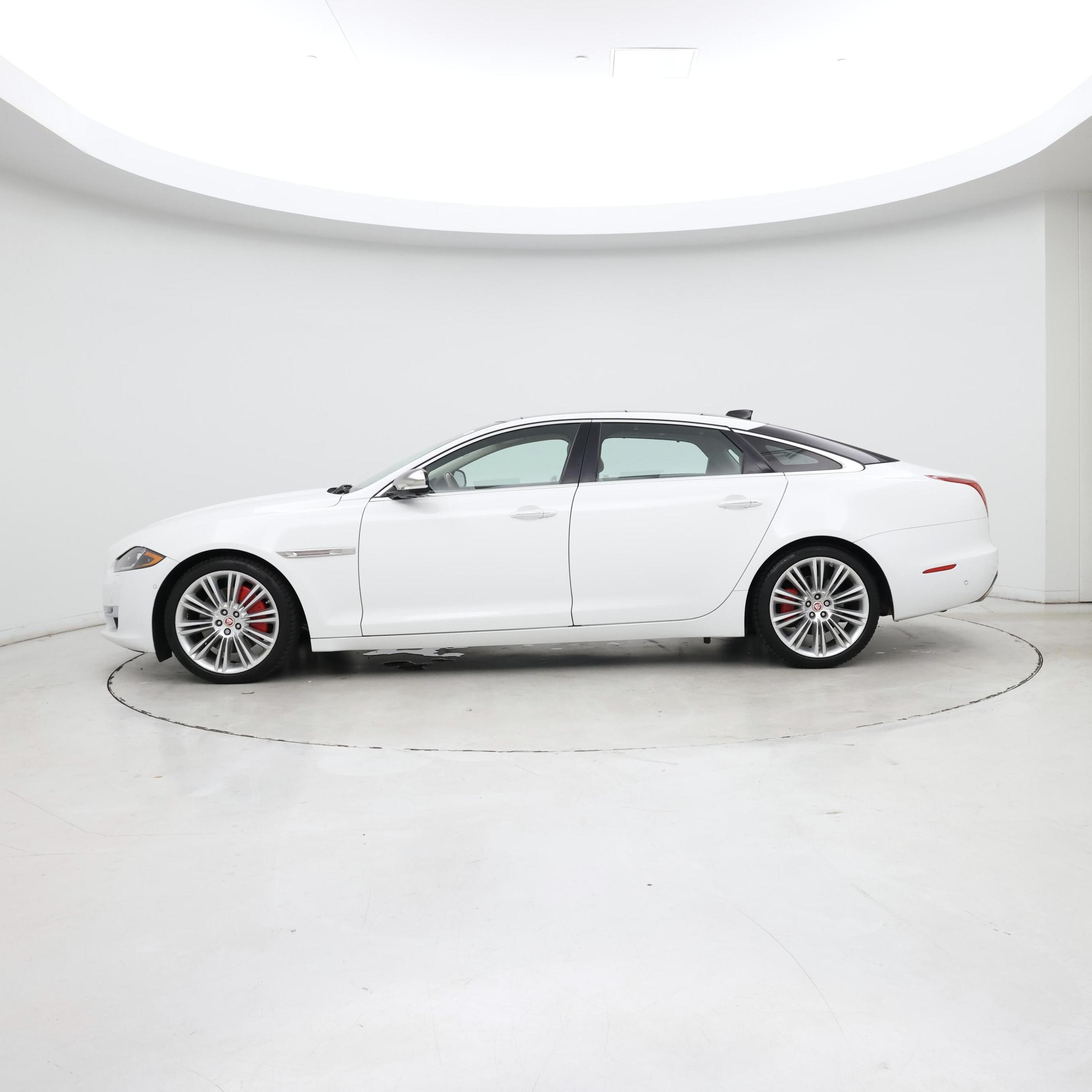 Thumbnail: 2019 Jaguar XJ - 3
