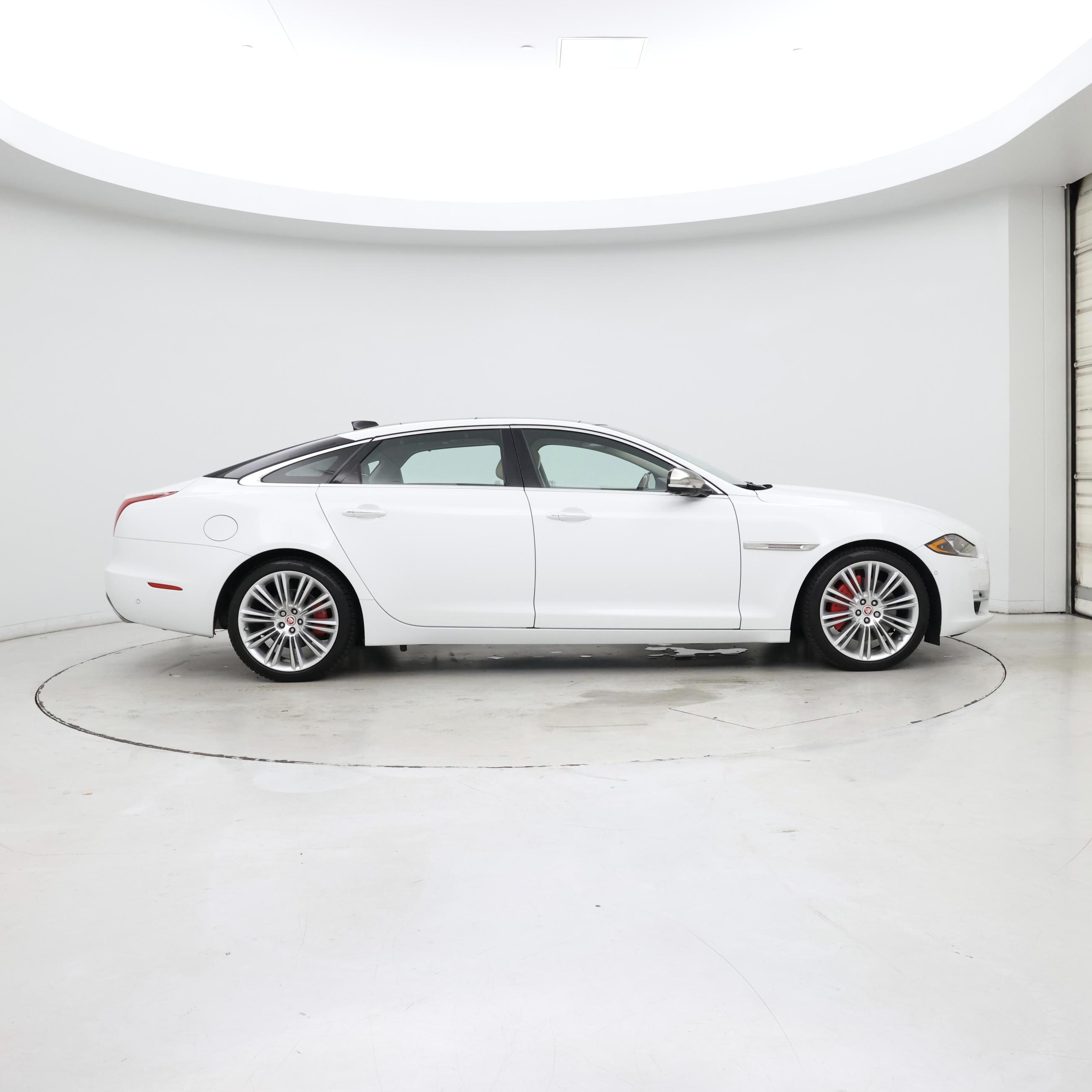Thumbnail: 2019 Jaguar XJ - 7