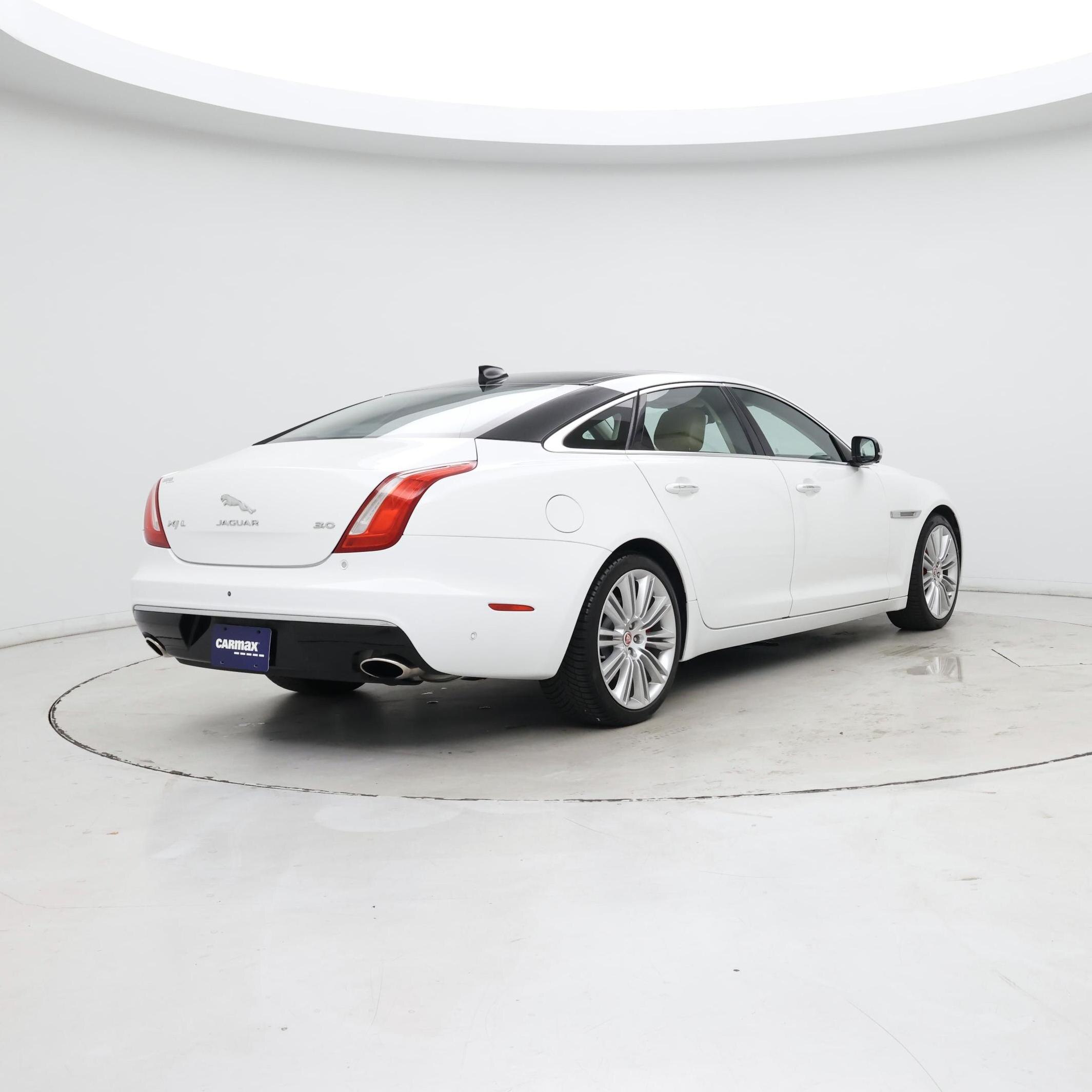 Thumbnail: 2019 Jaguar XJ - 8