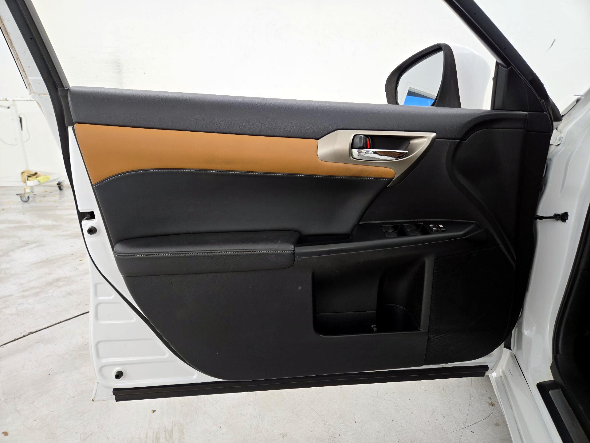 Thumbnail: 2014 Lexus CT - 12