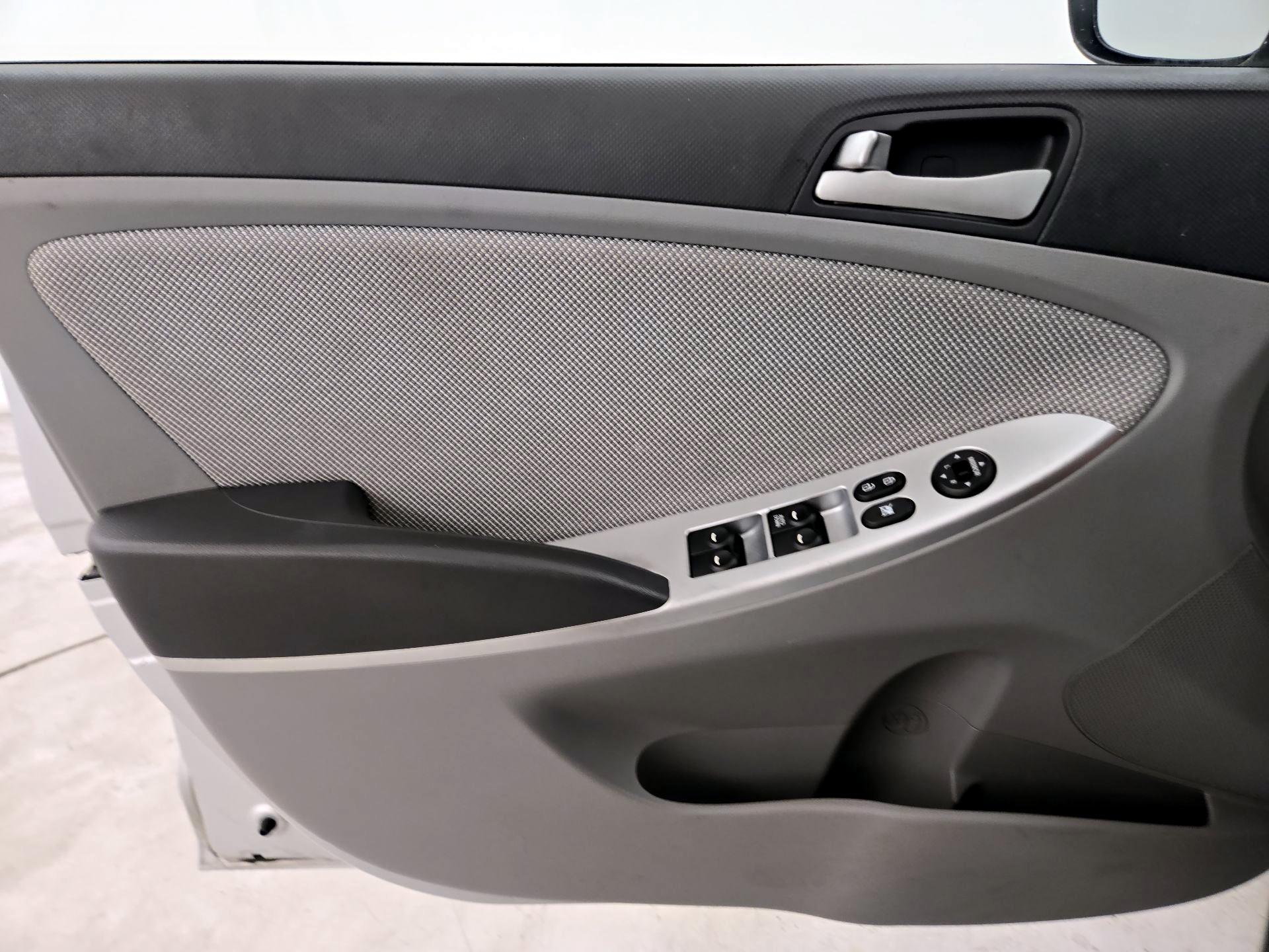 Thumbnail: 2013 Hyundai Accent - 12