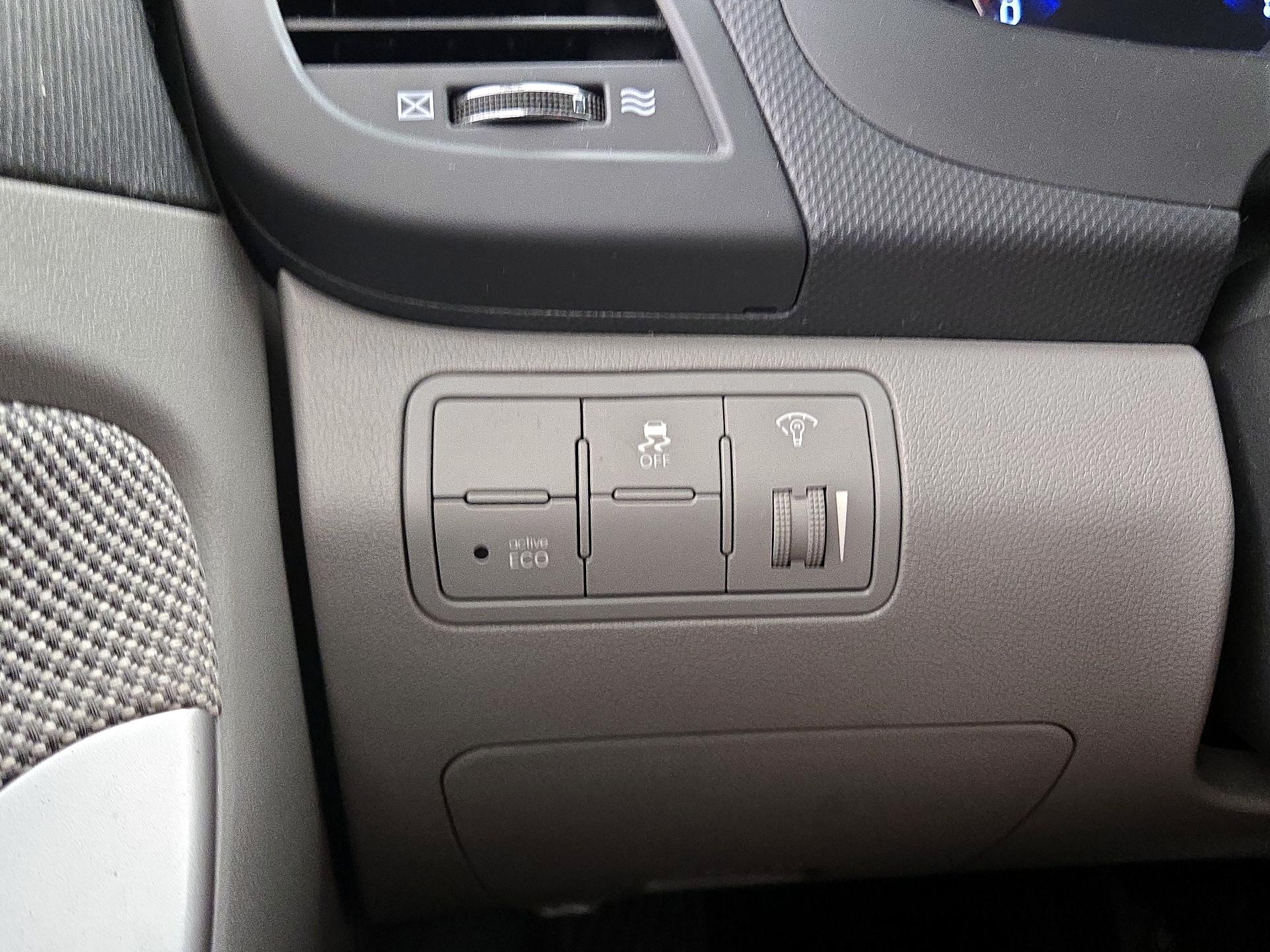 Thumbnail: 2013 Hyundai Accent - 13