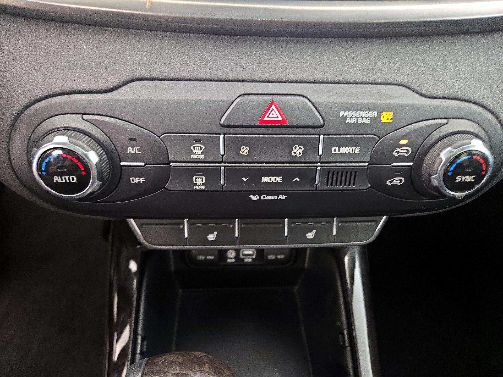 Thumbnail: 2018 Kia Sorento - 16