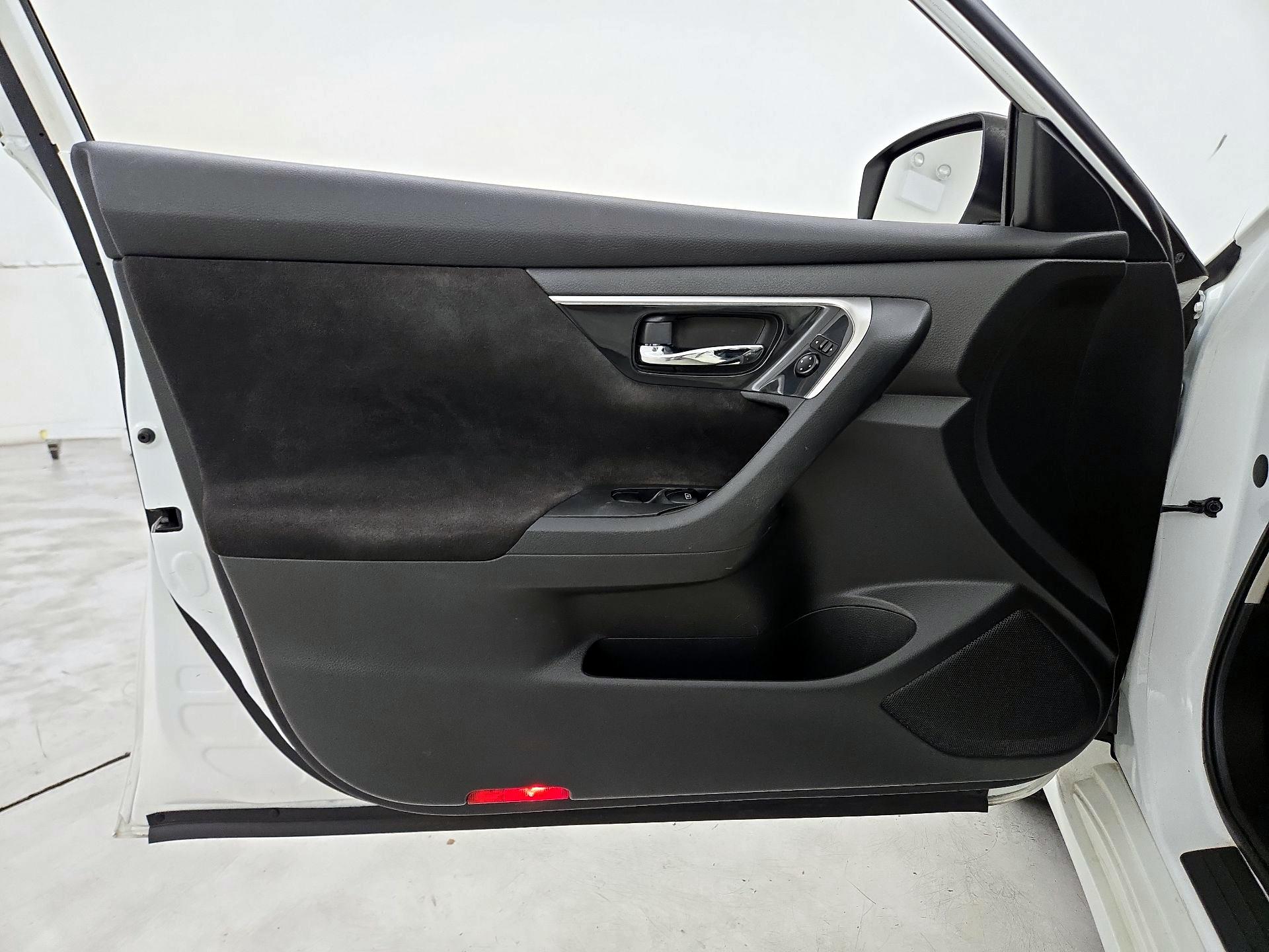 Thumbnail: 2013 Nissan Altima - 12