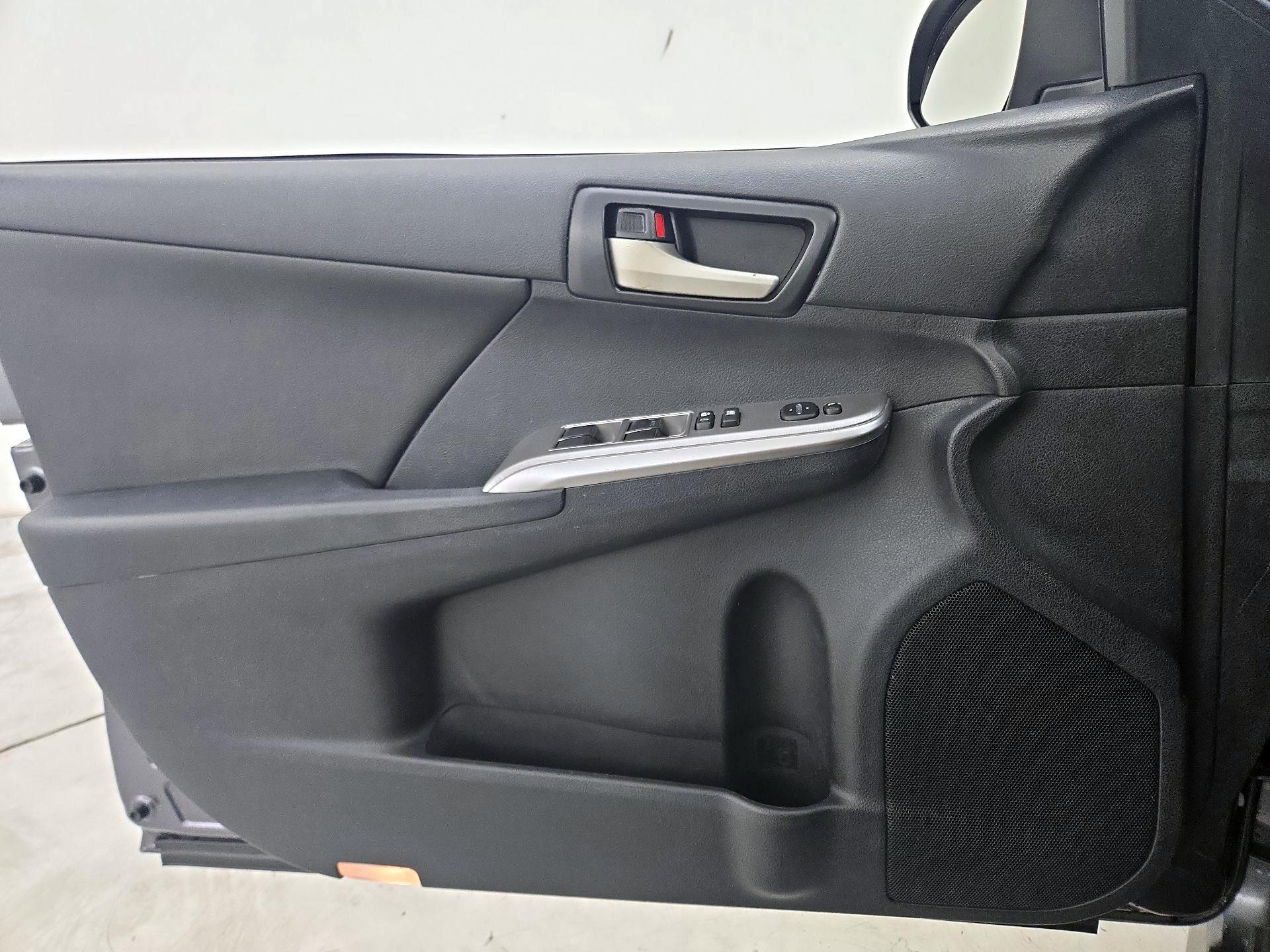Thumbnail: 2013 Toyota Camry - 12