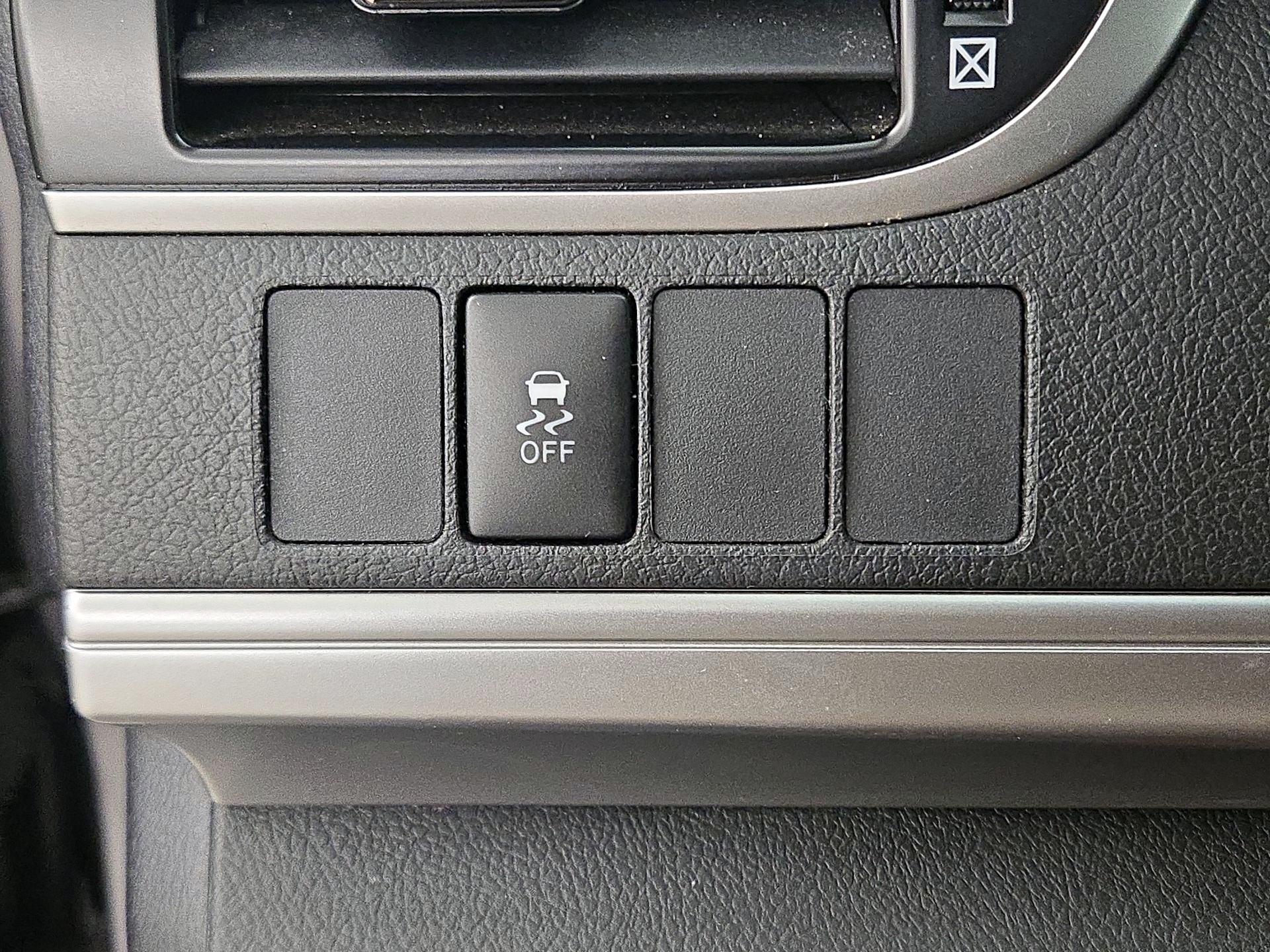 Thumbnail: 2013 Toyota Camry - 13