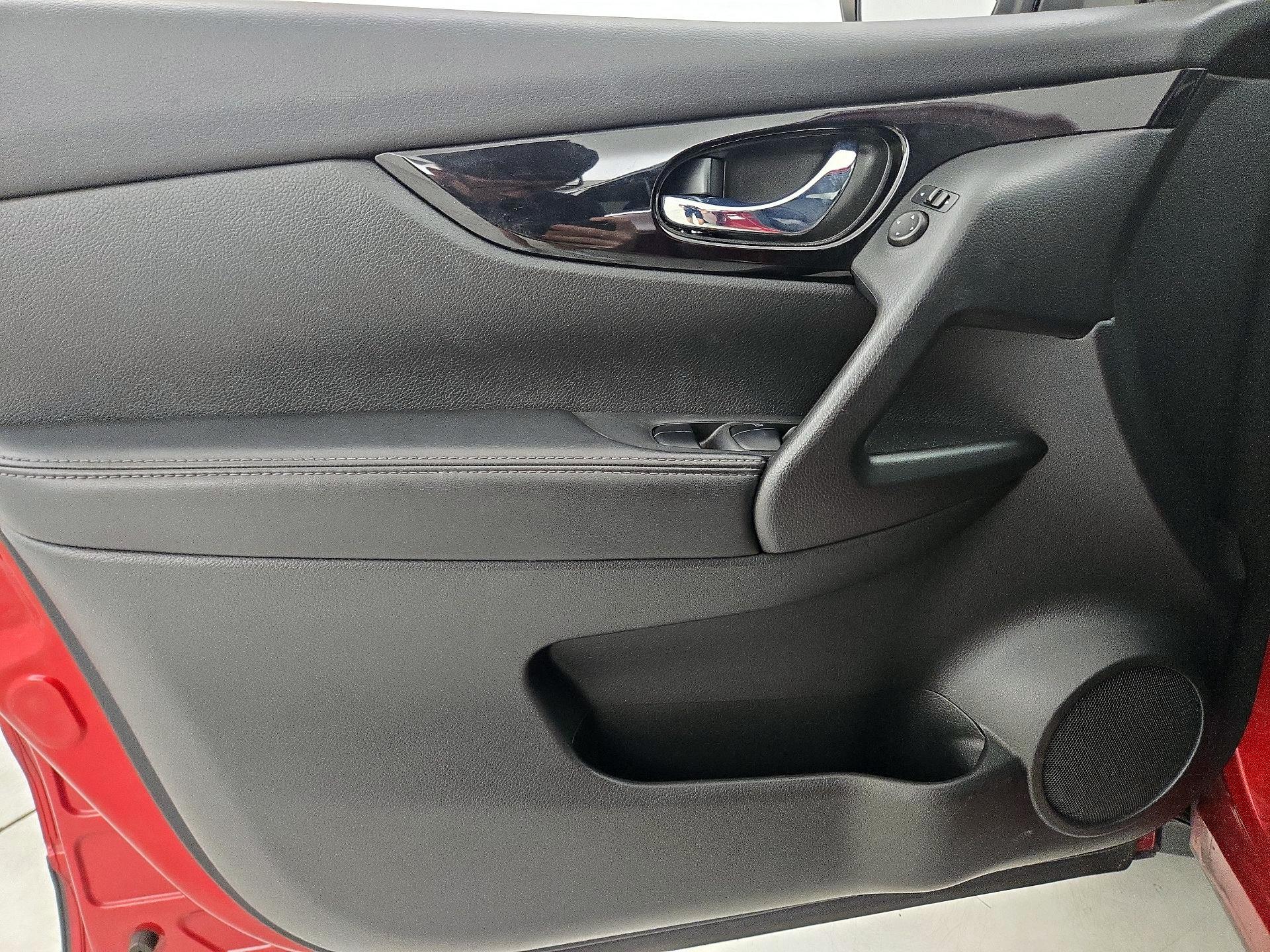 Thumbnail: 2019 Nissan Rogue Sport - 12