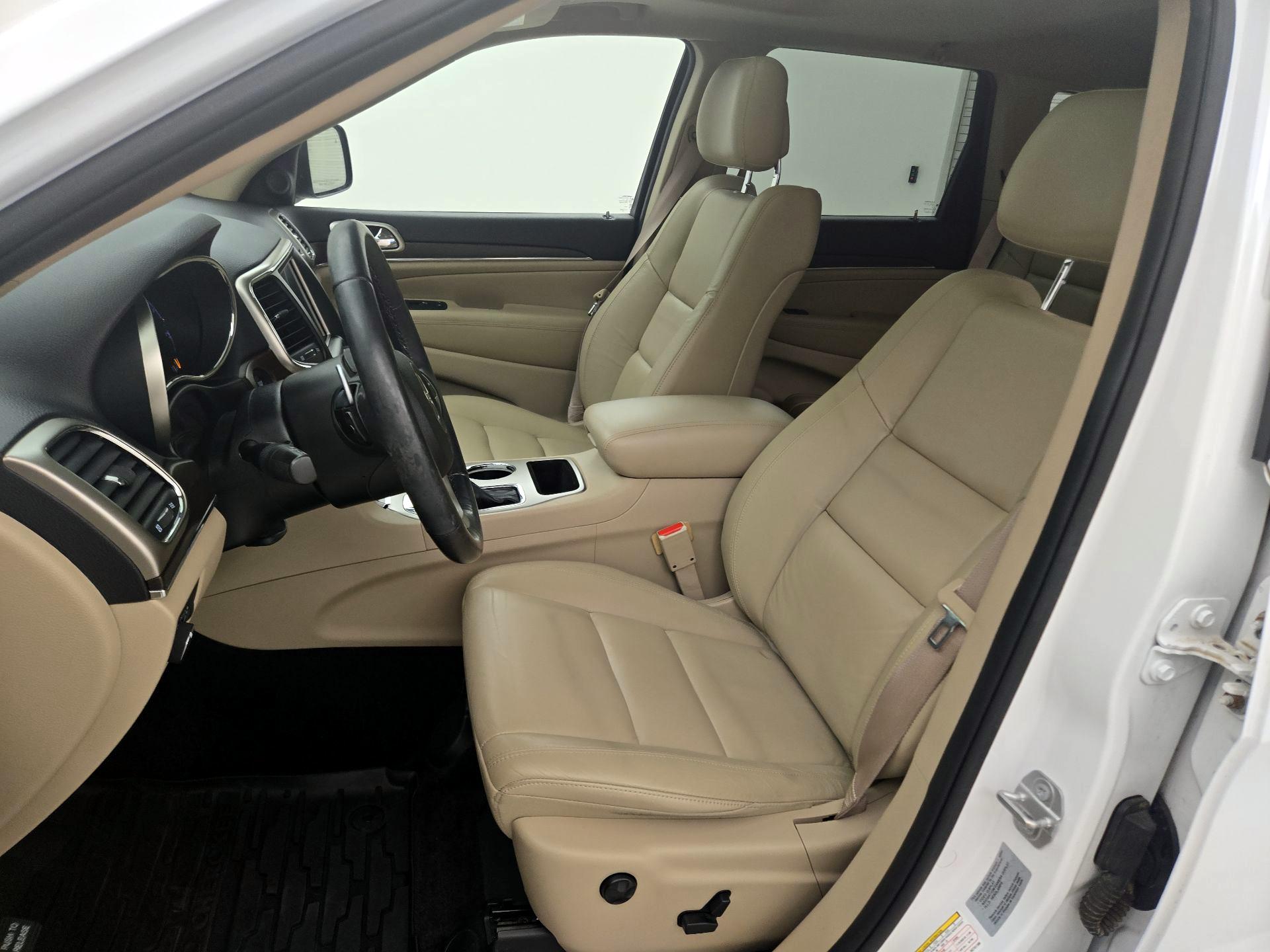 Thumbnail: 2017 Jeep Grand Cherokee - 11
