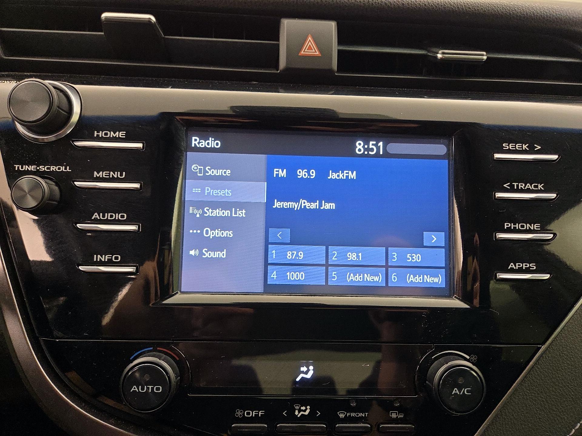 Thumbnail: 2018 Toyota Camry - 15
