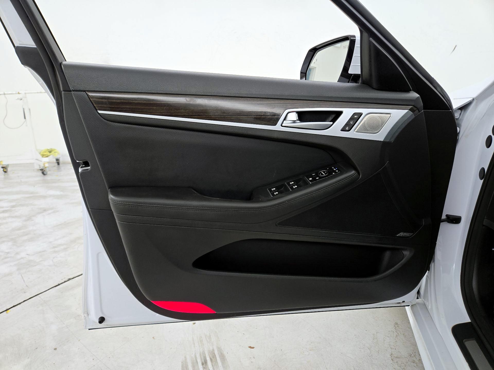 Thumbnail: 2019 Genesis G80 - 12