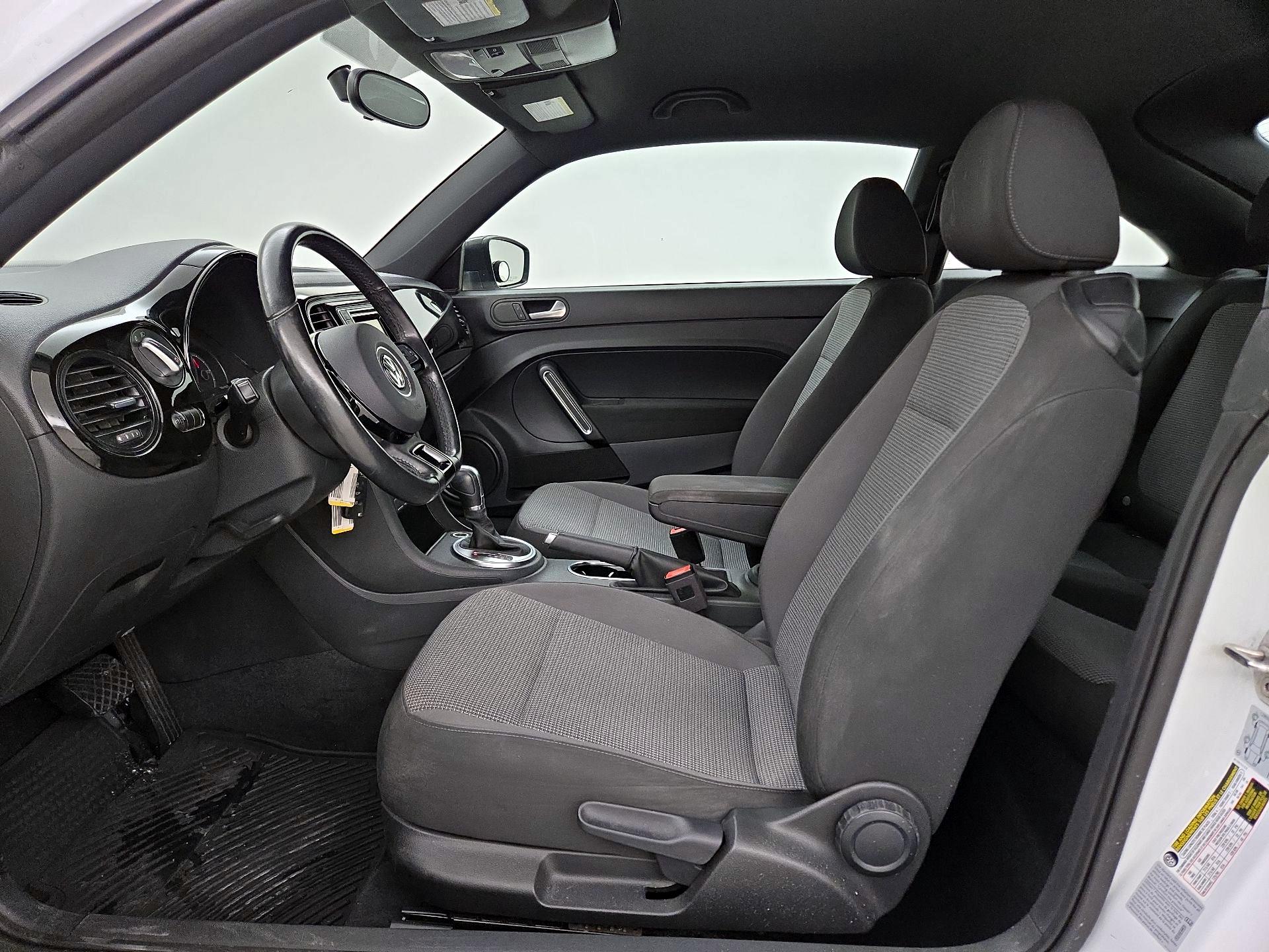 Thumbnail: 2018 Volkswagen Beetle - 11