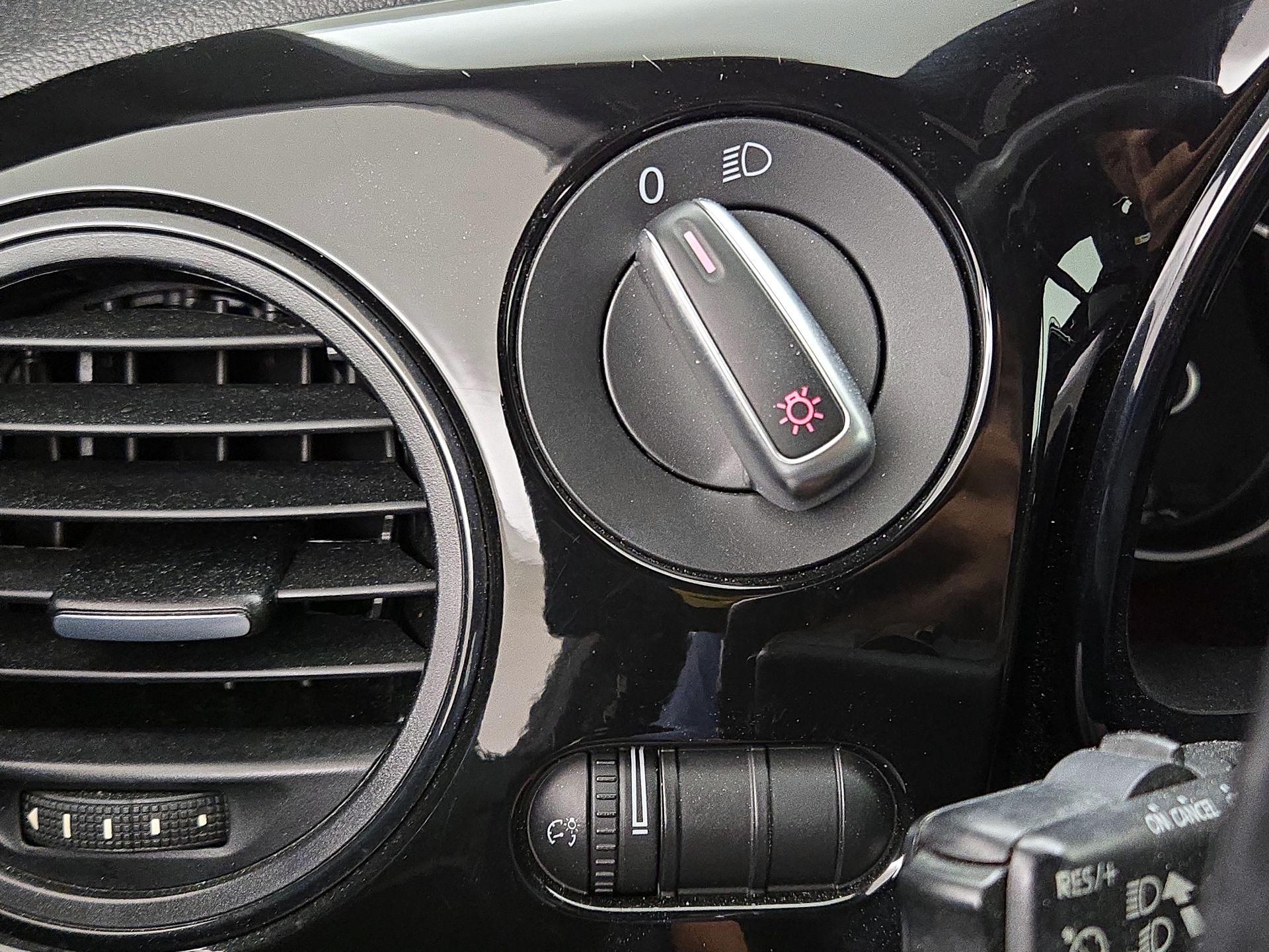 Thumbnail: 2018 Volkswagen Beetle - 13