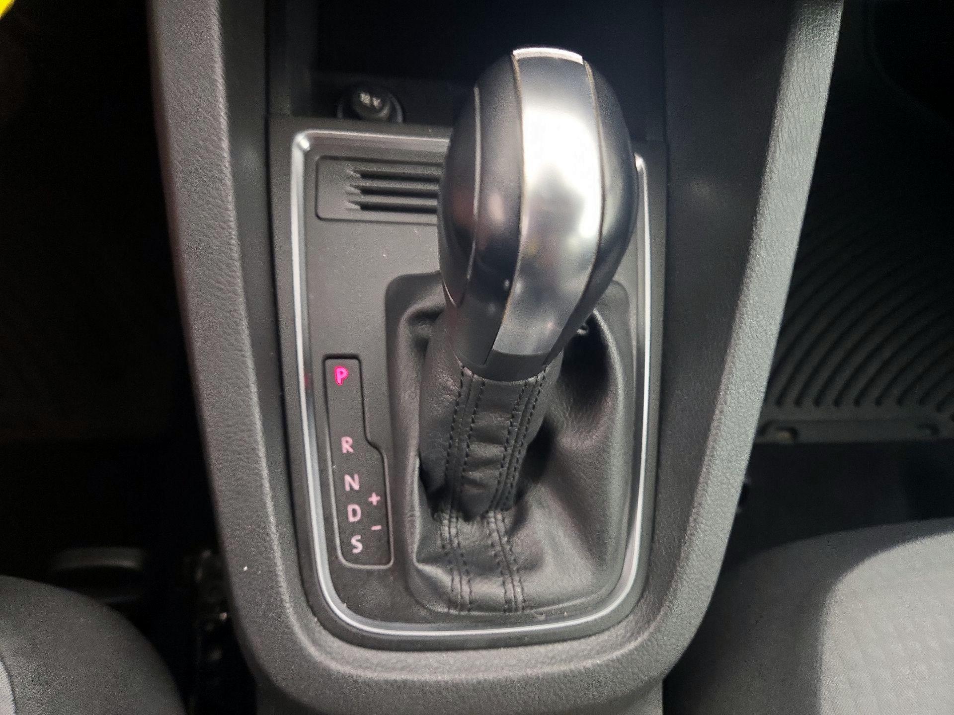Thumbnail: 2018 Volkswagen Jetta - 17