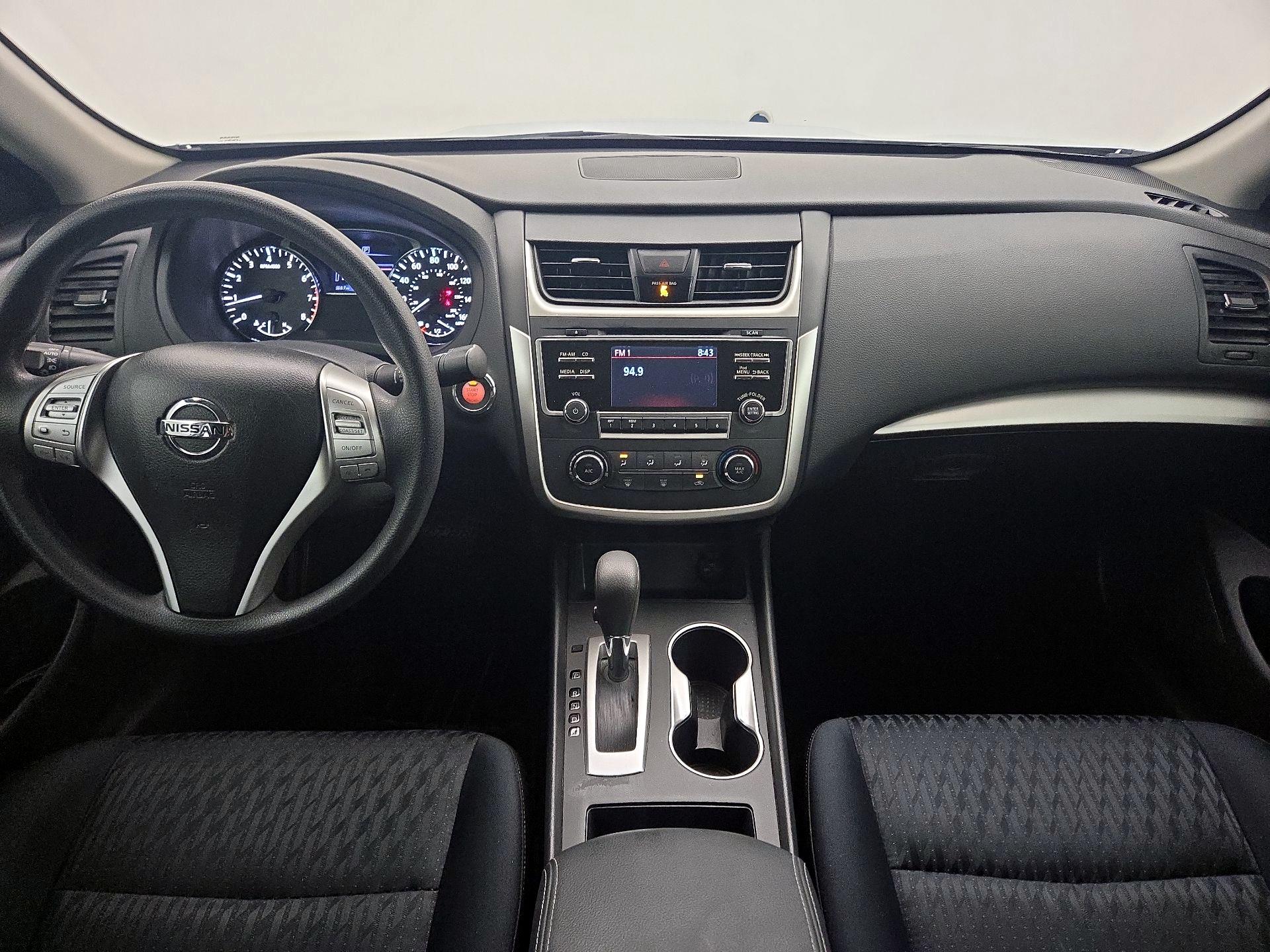 Thumbnail: 2017 Nissan Altima - 9