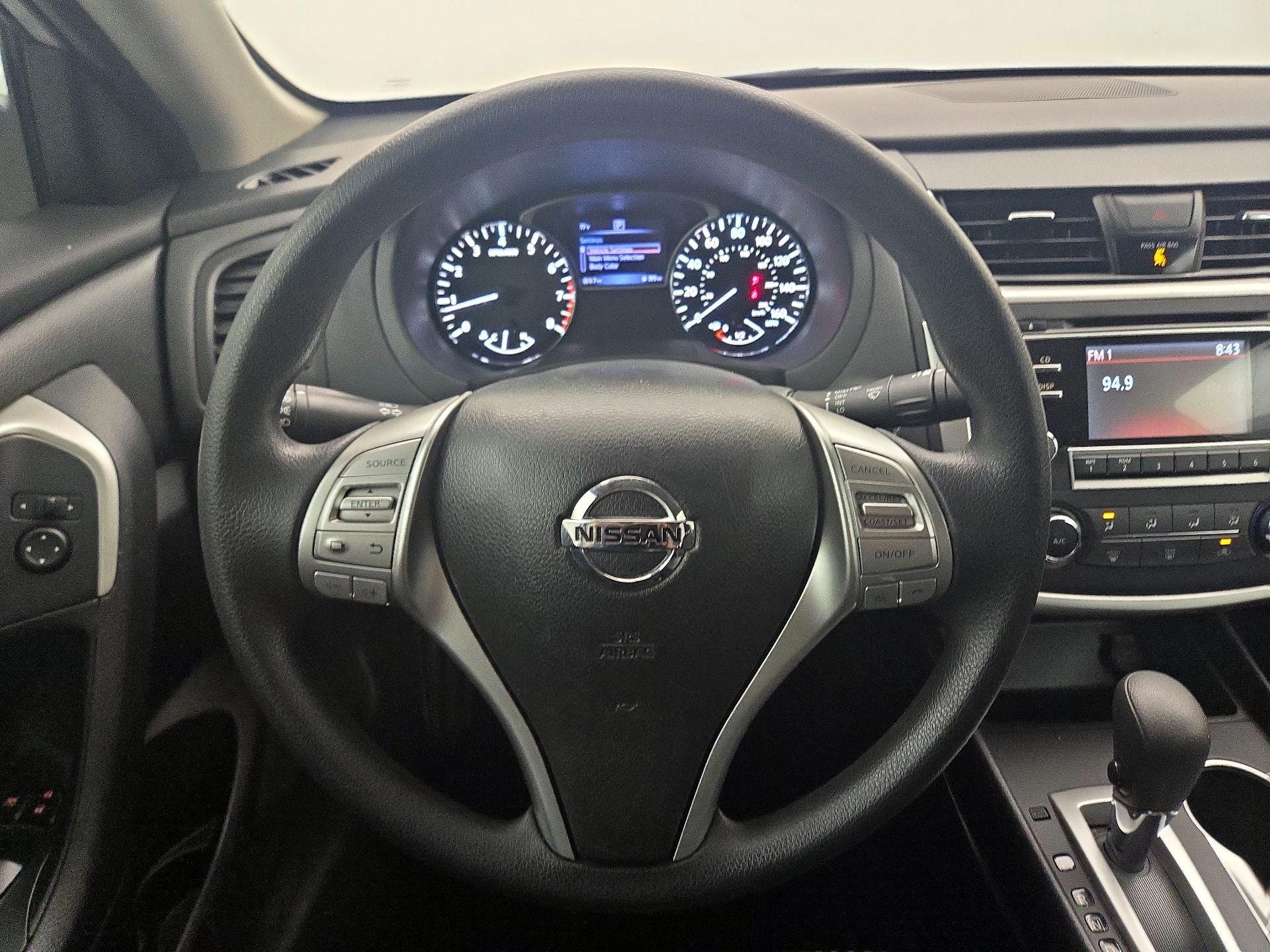 Thumbnail: 2017 Nissan Altima - 10