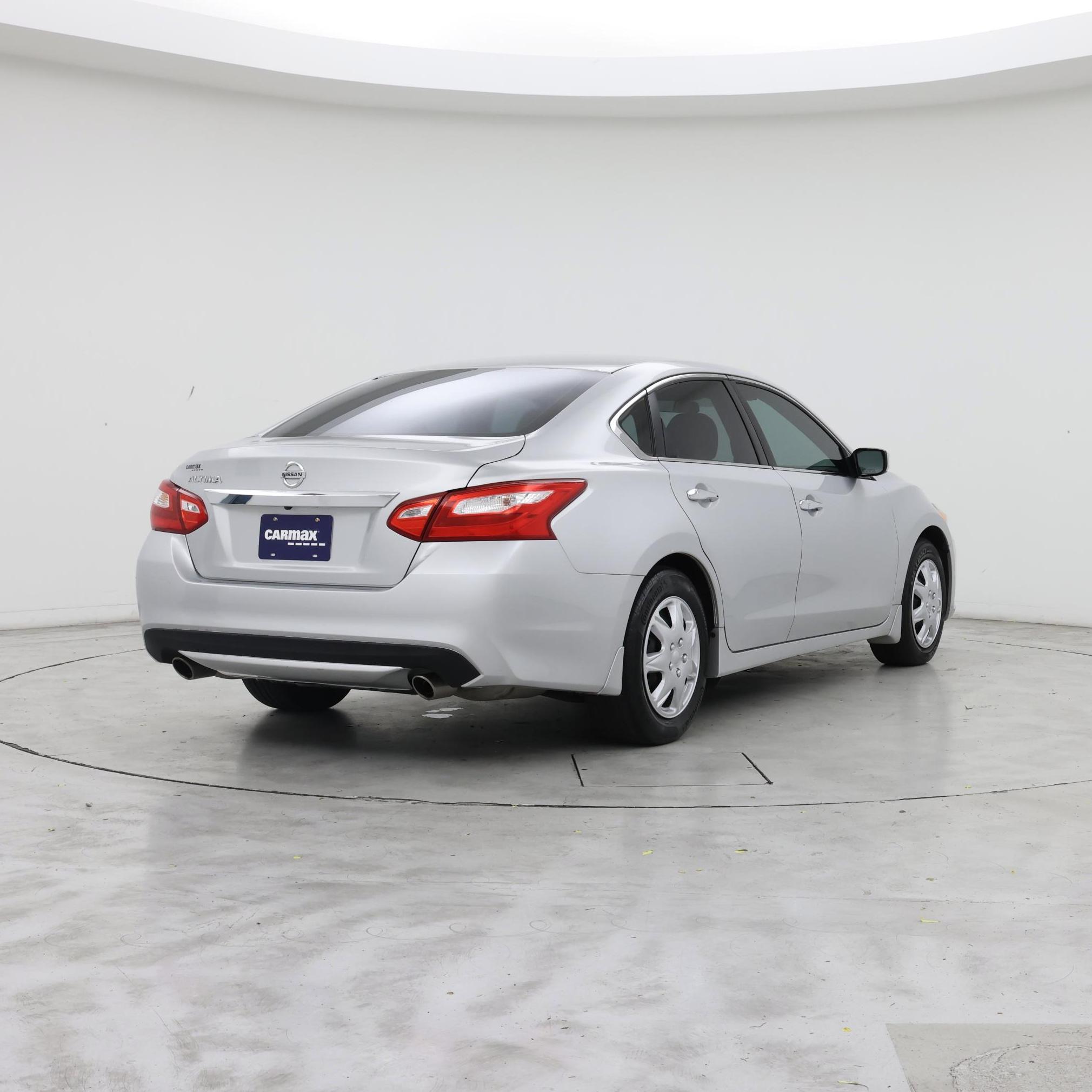 Thumbnail: 2017 Nissan Altima - 8
