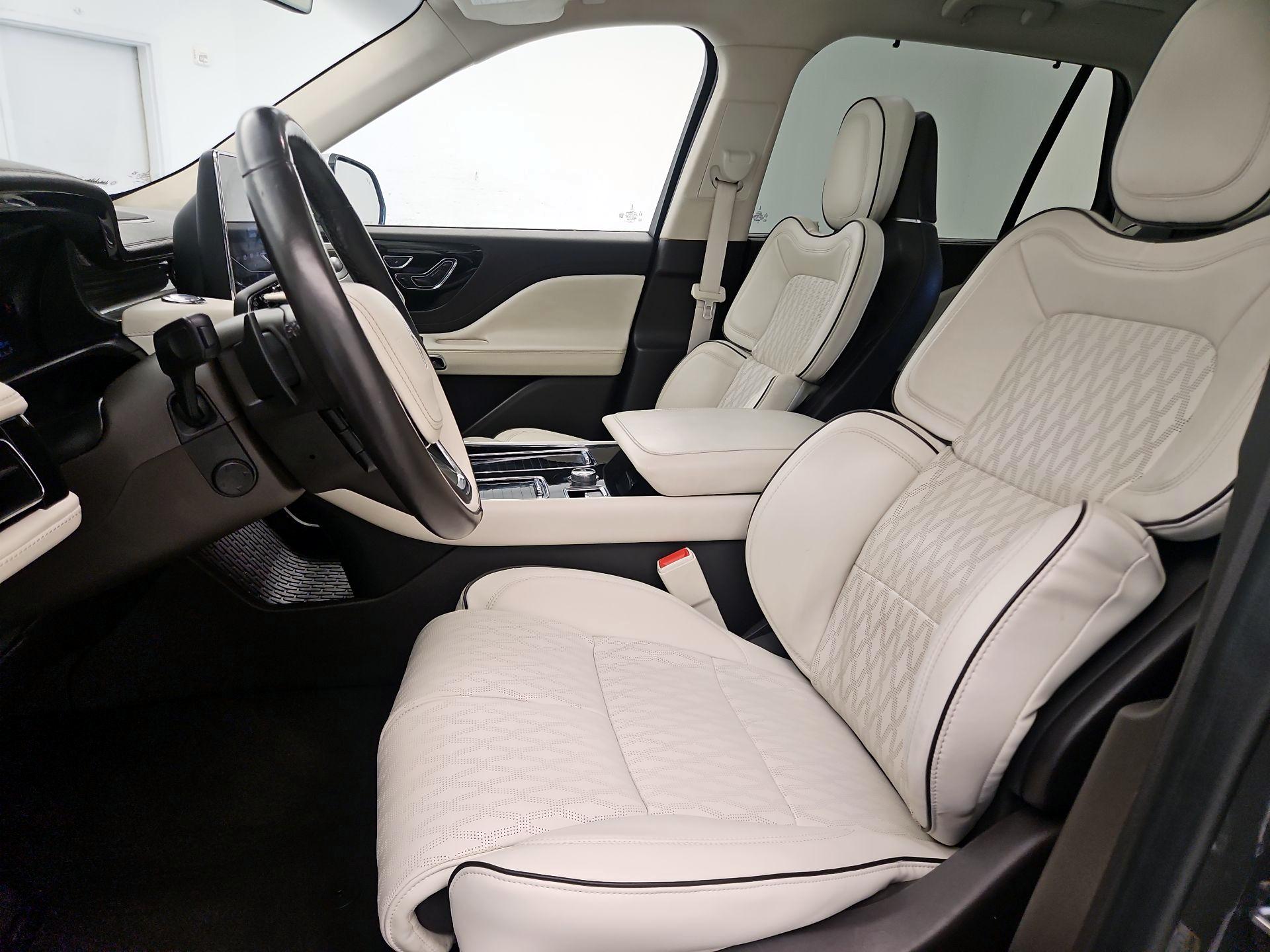 Thumbnail: 2021 Lincoln Aviator - 11