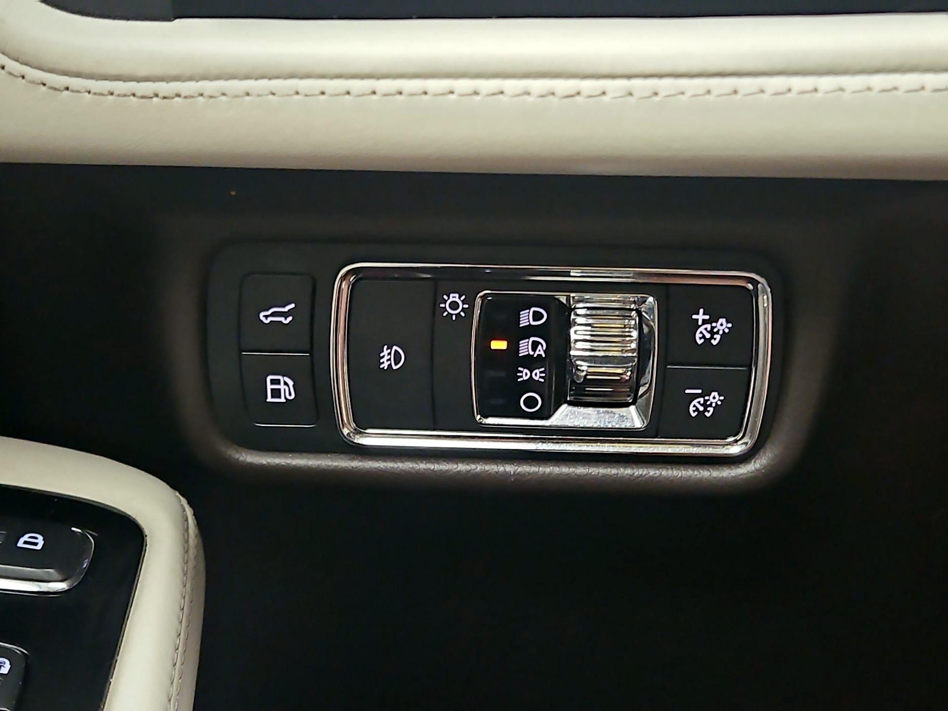 Thumbnail: 2021 Lincoln Aviator - 13