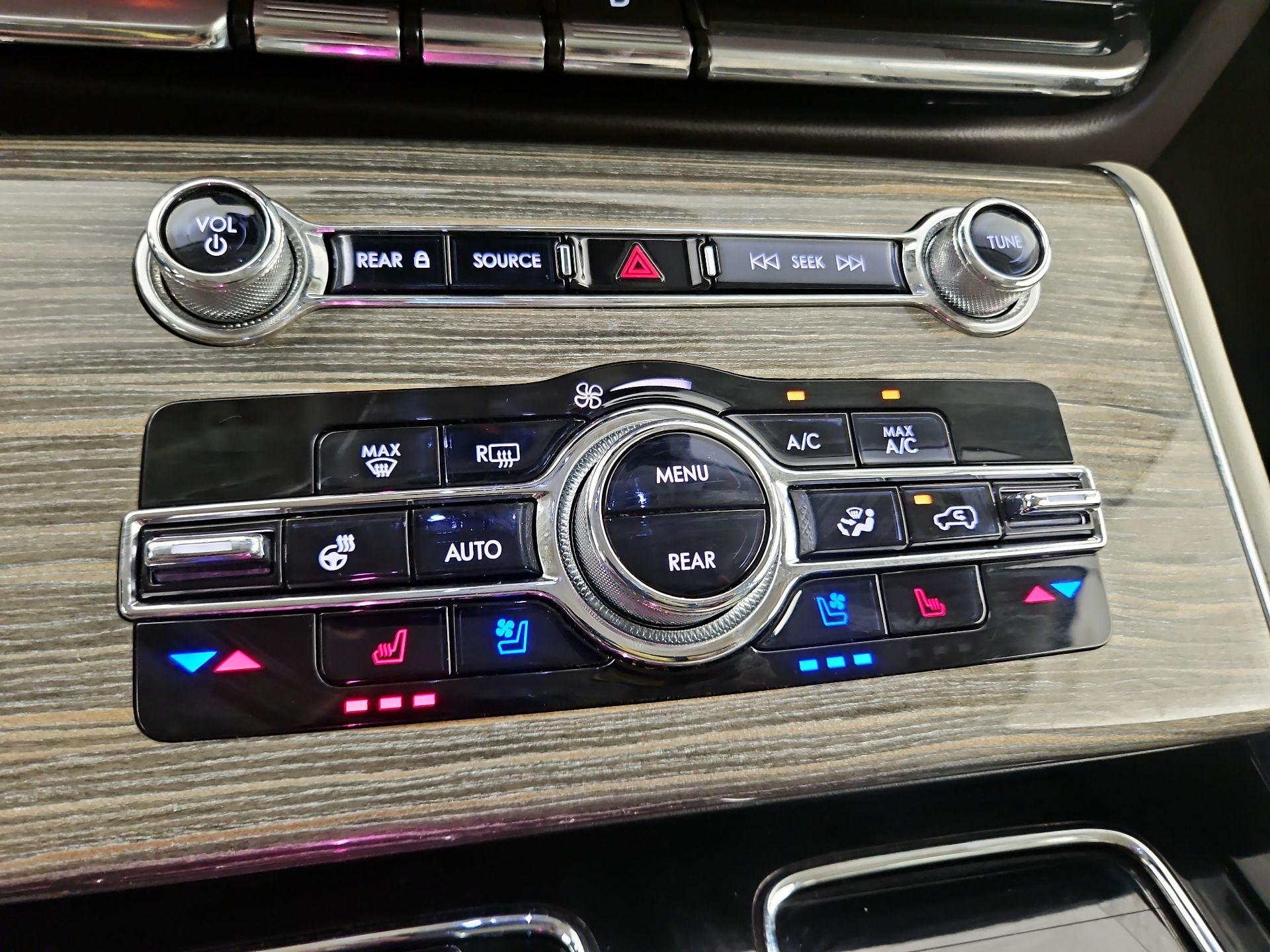 Thumbnail: 2021 Lincoln Aviator - 17