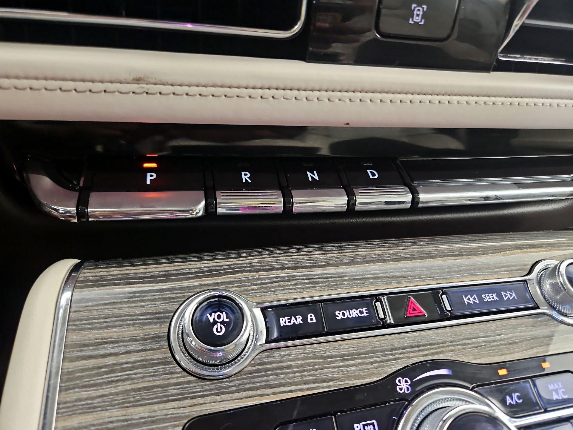 Thumbnail: 2021 Lincoln Aviator - 18