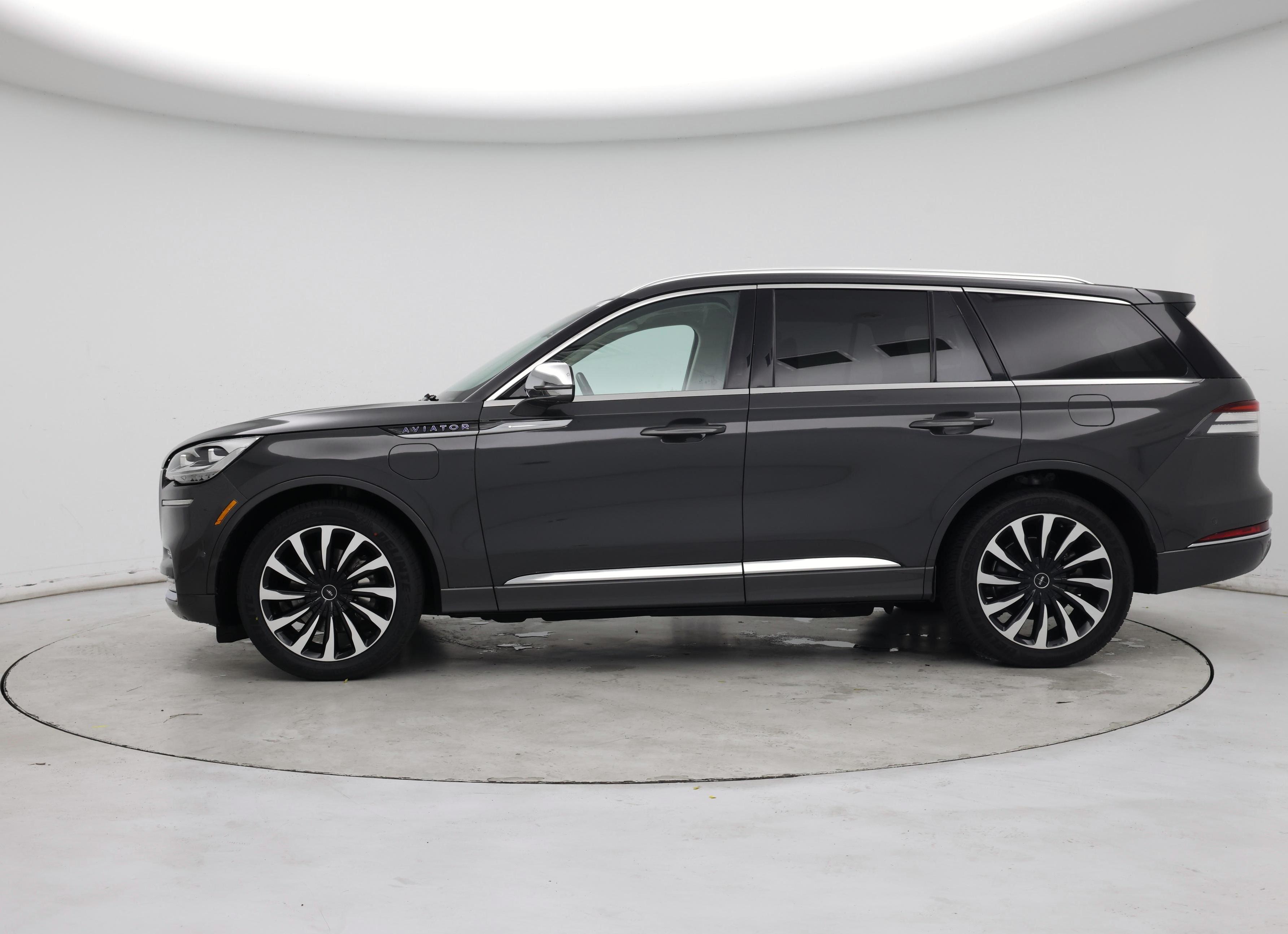 Thumbnail: 2021 Lincoln Aviator - 3