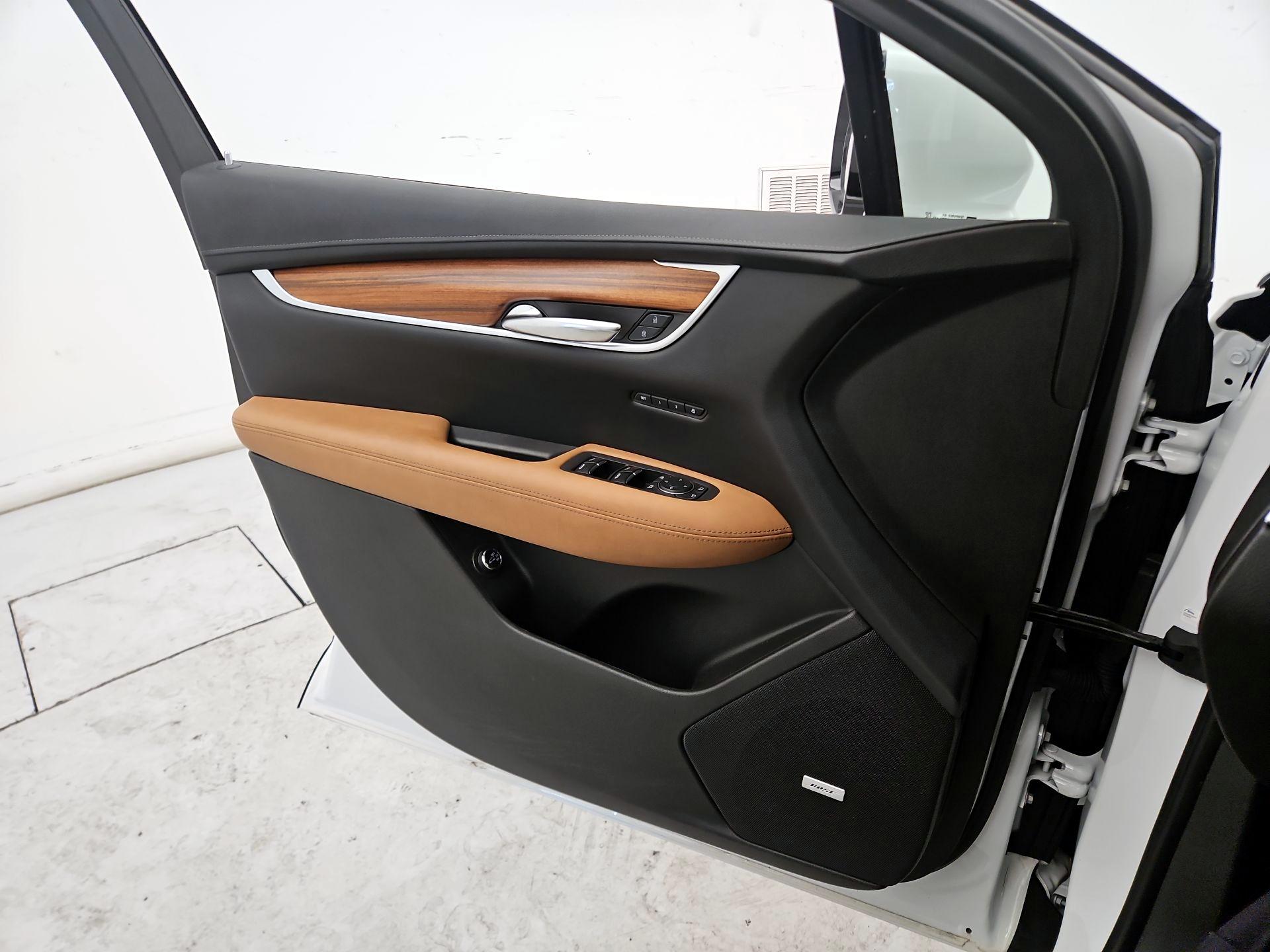 Thumbnail: 2022 Cadillac XT5 - 12