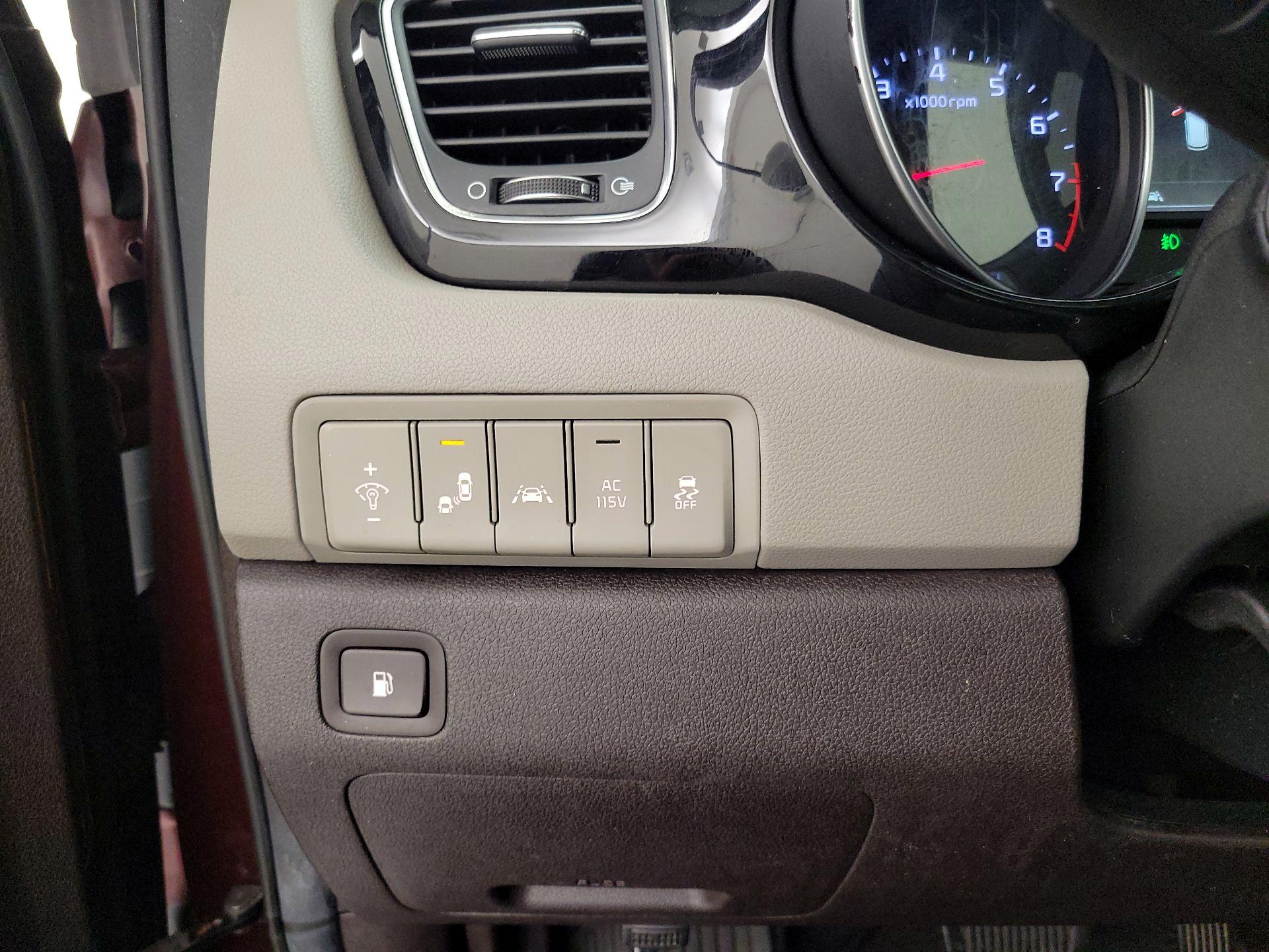 Thumbnail: 2015 Kia Sedona - 13